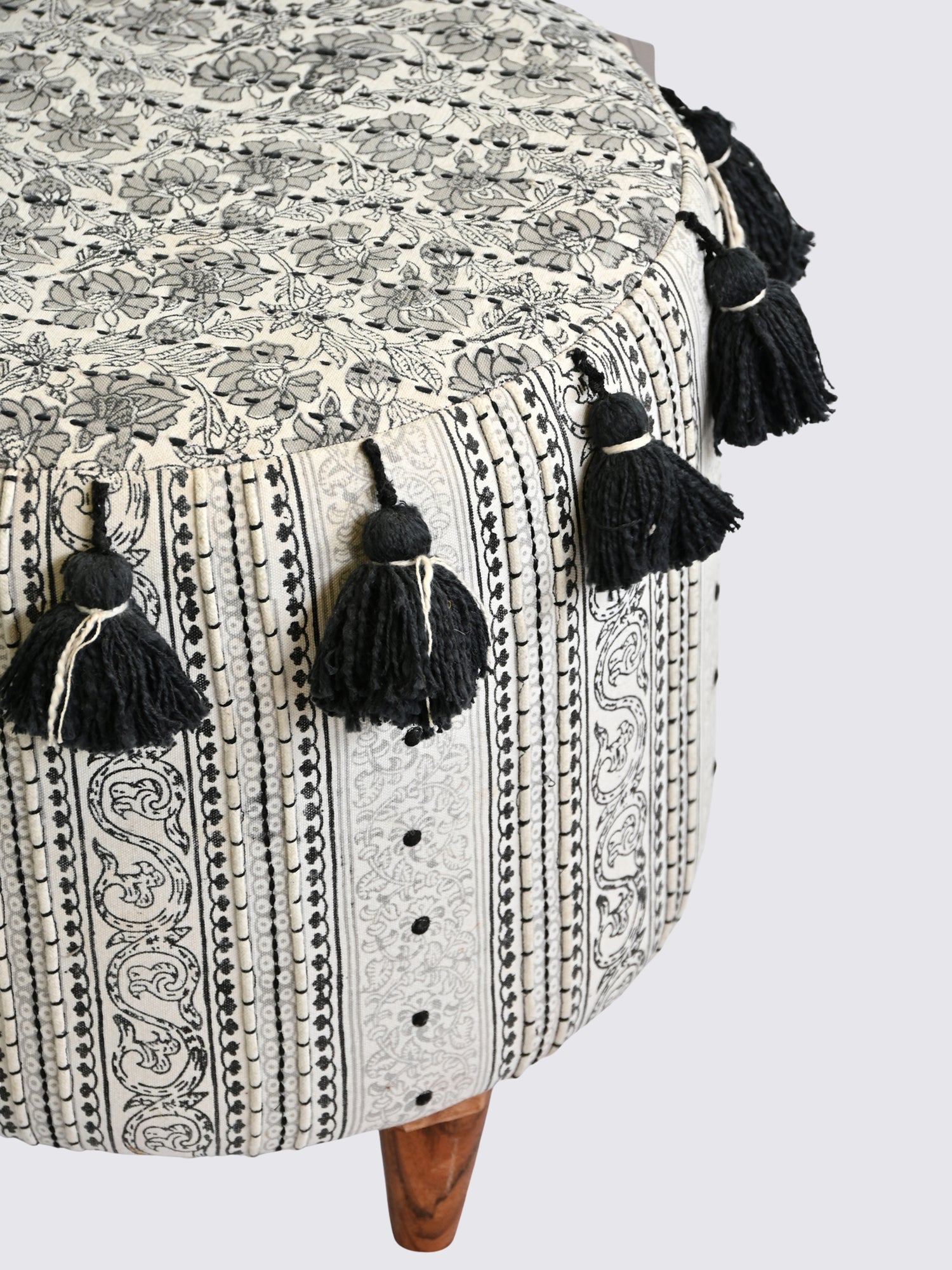 Vritti - CYLINDRICAL OTTOMAN