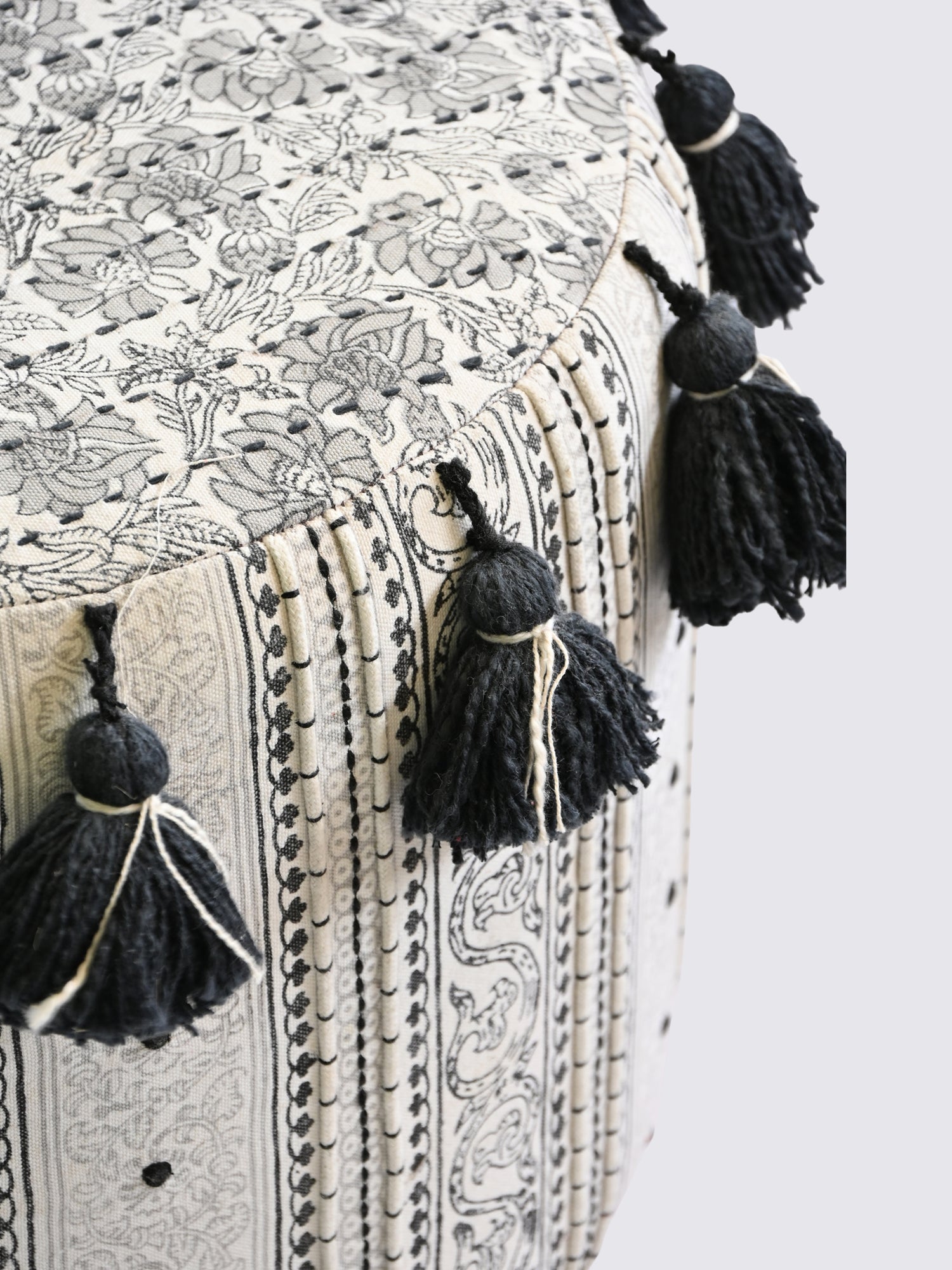 Vritti - CYLINDRICAL OTTOMAN