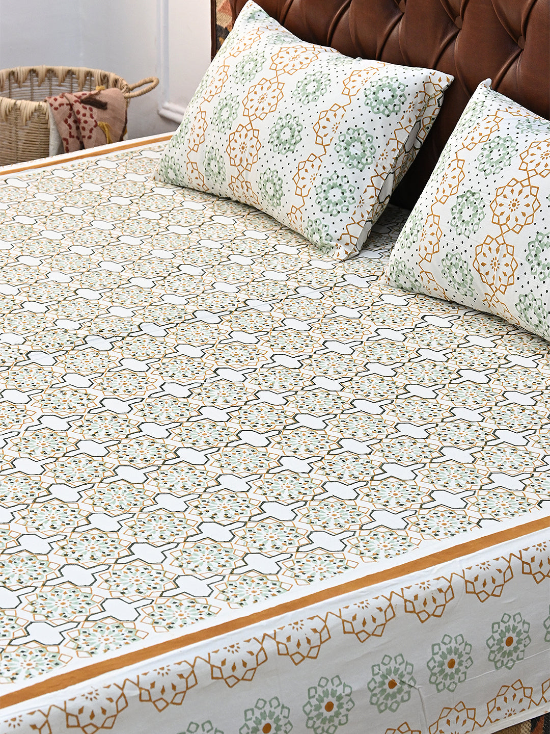 MUGHAL JHAROKHA COTTON BLOCK PRINTED DOUBLE BEDSHEET WITH PILLOW - ART AVENUE