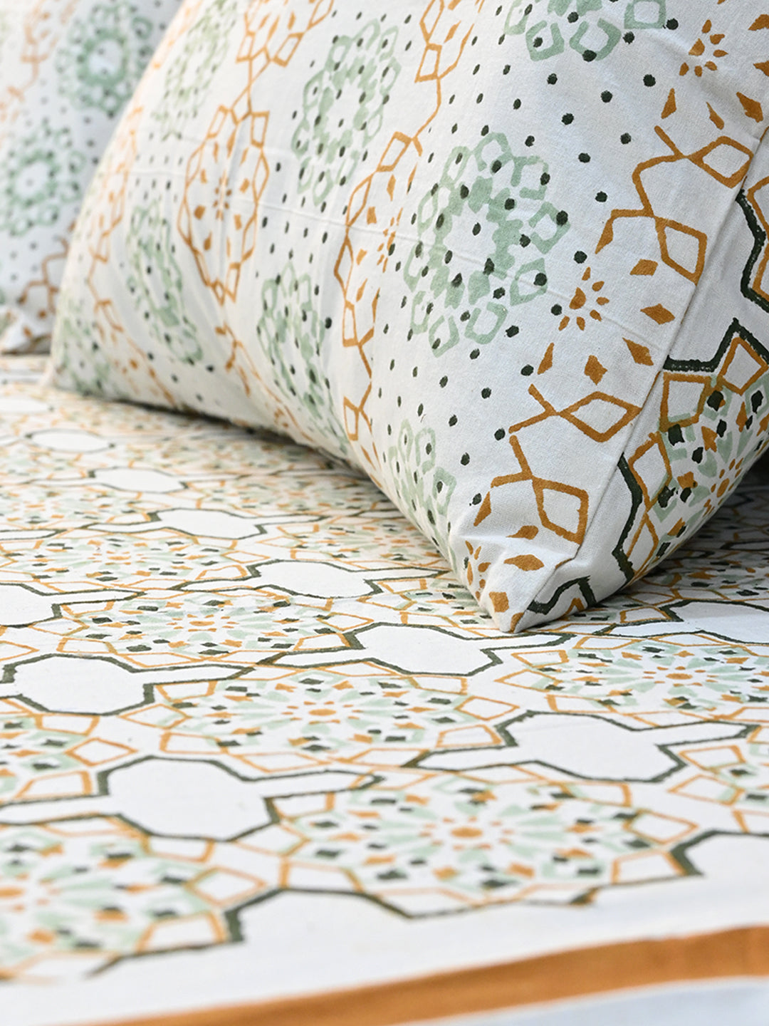 MUGHAL JHAROKHA COTTON BLOCK PRINTED DOUBLE BEDSHEET WITH PILLOW - ART AVENUE