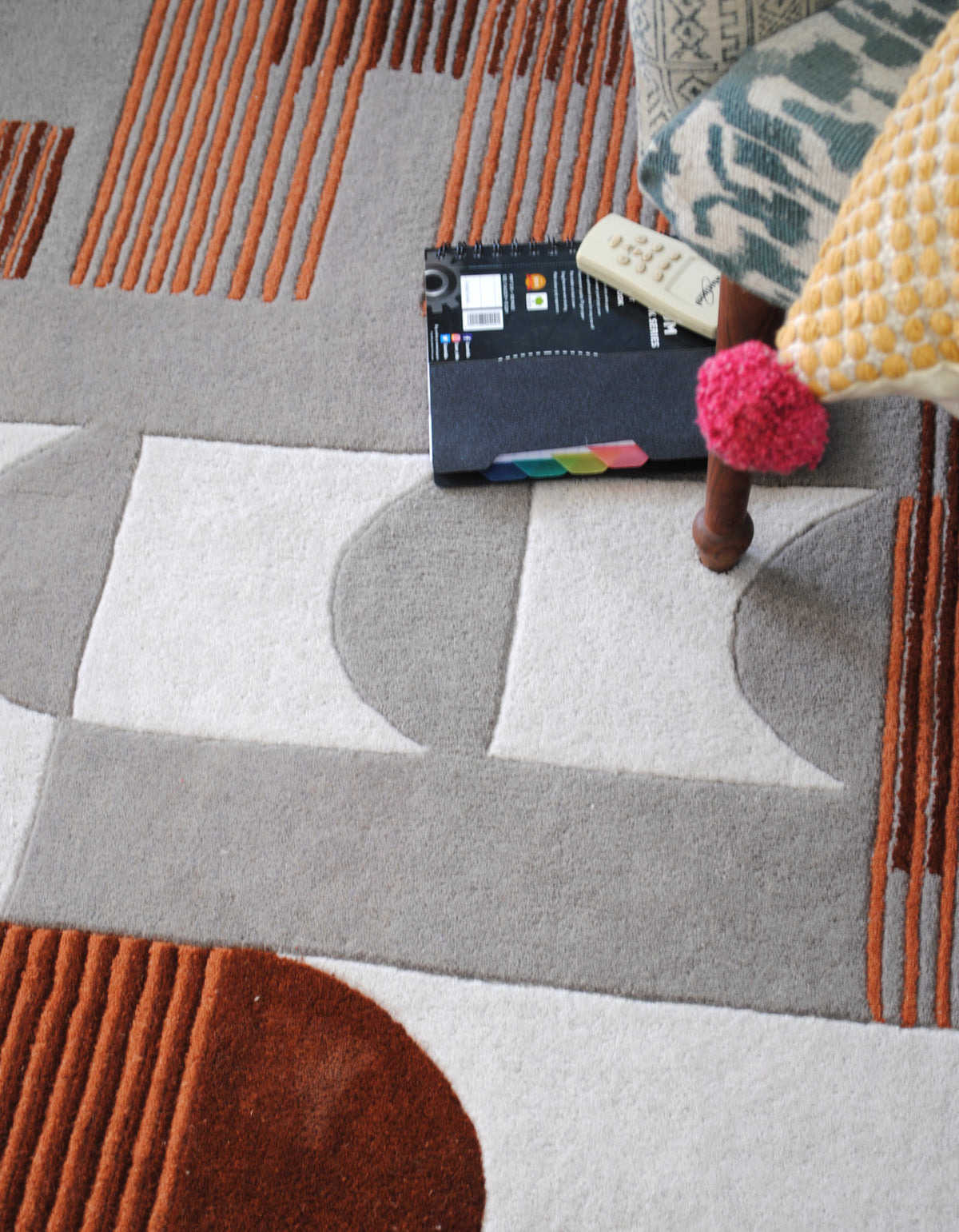 Overhead detail of grey half-circles set into ivory panels on the Ahmedabad hand-tufted rug