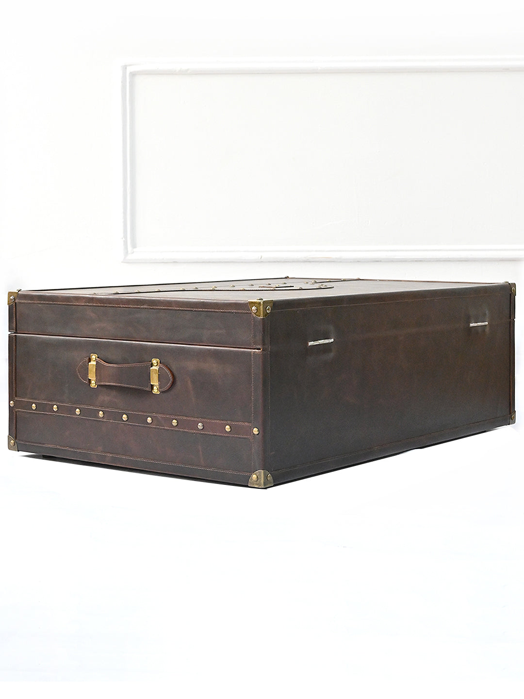 Jaisalmer Campaign Trunk — handcrafted leather storage trunk by Art Avenue, hardware detail 2