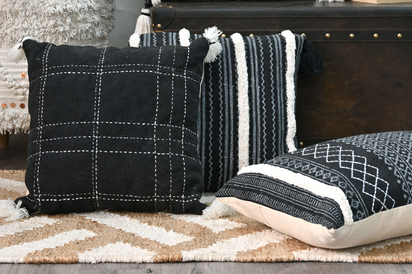 Noirloom - SQUARE CUSHION COVER