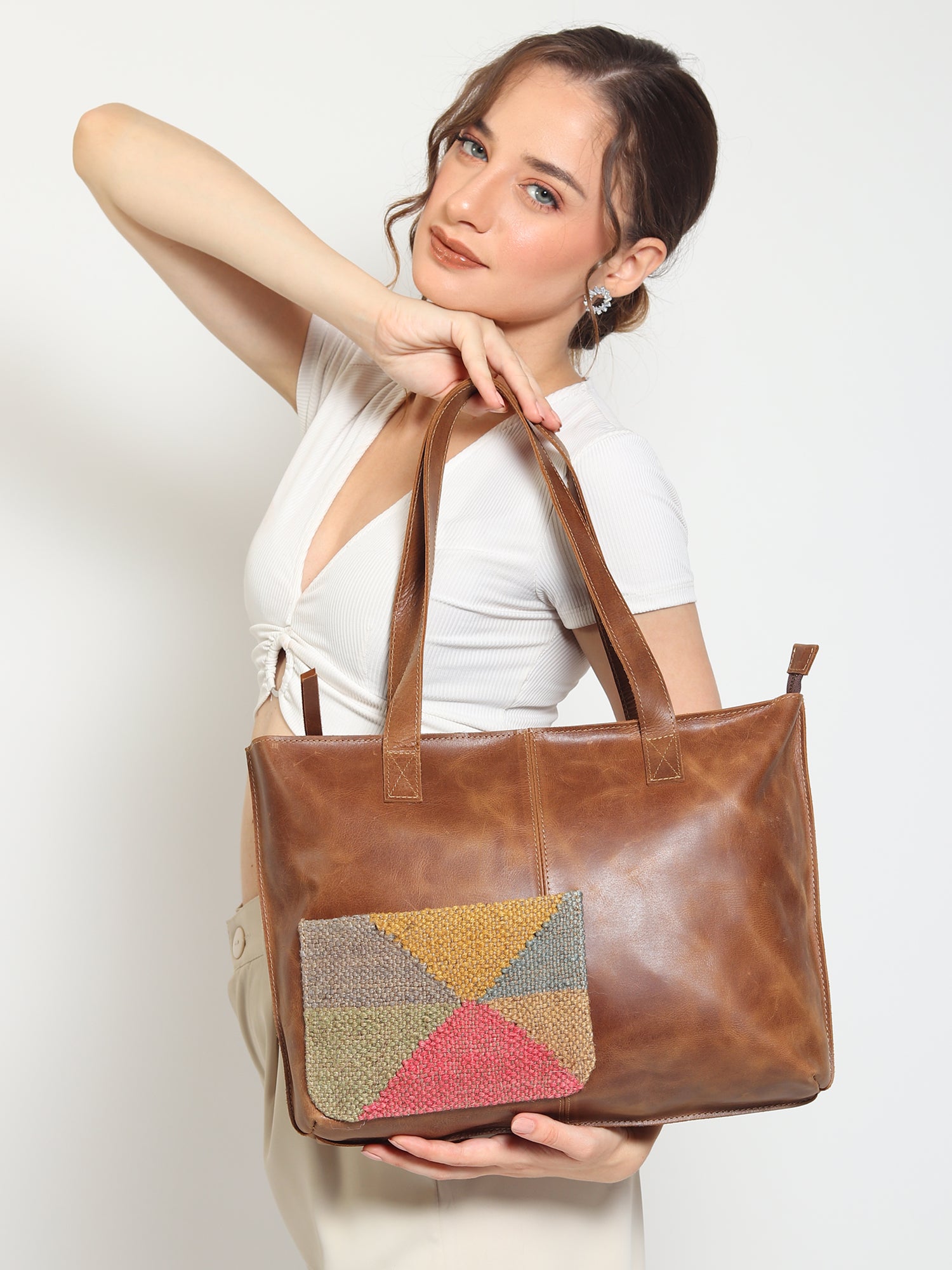 EZRA - LEATHER HAND BAG