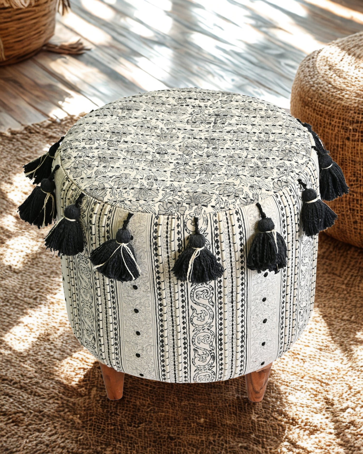 Vritti - CYLINDRICAL OTTOMAN