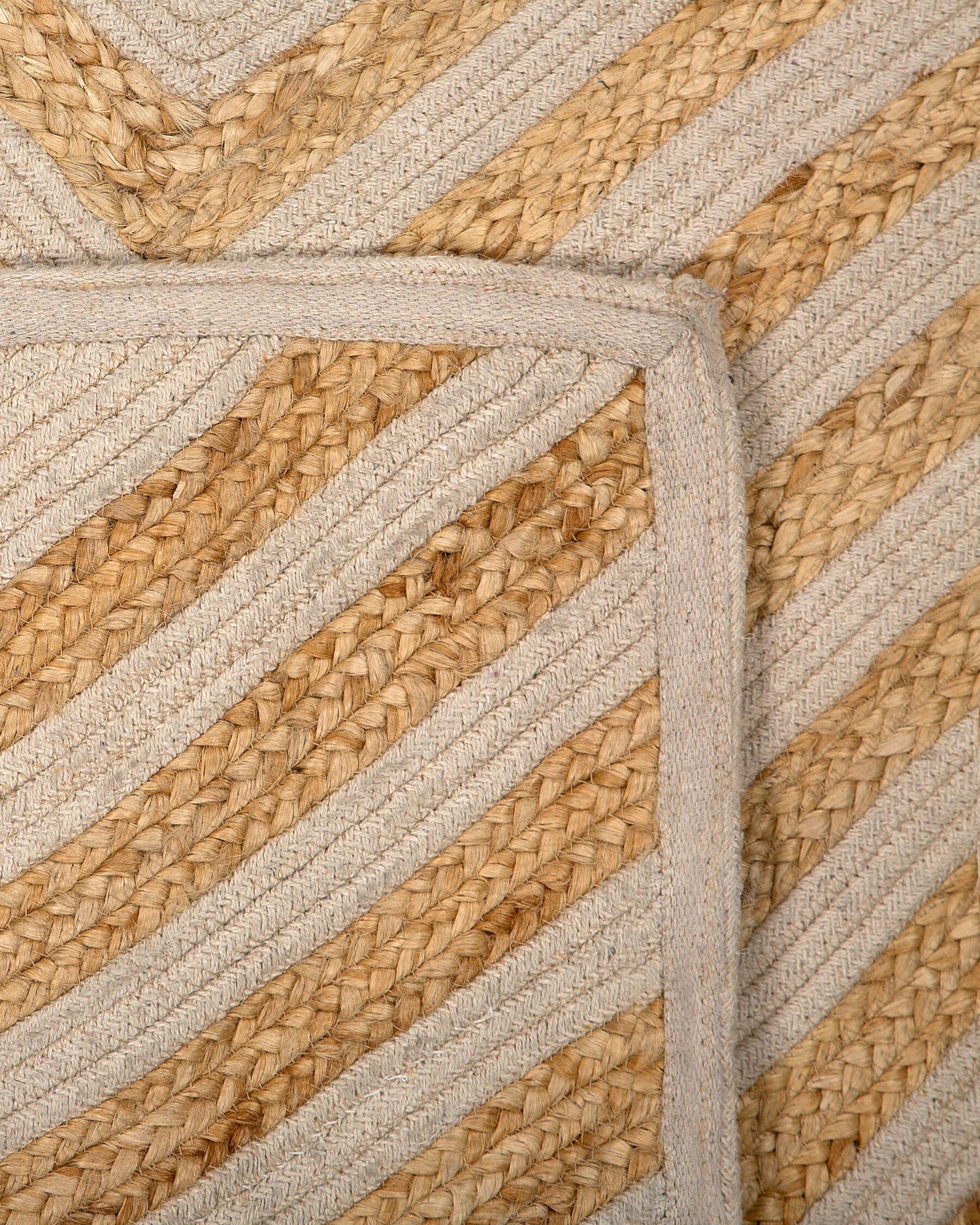 HEBE - JUTE BRAIDED RUG