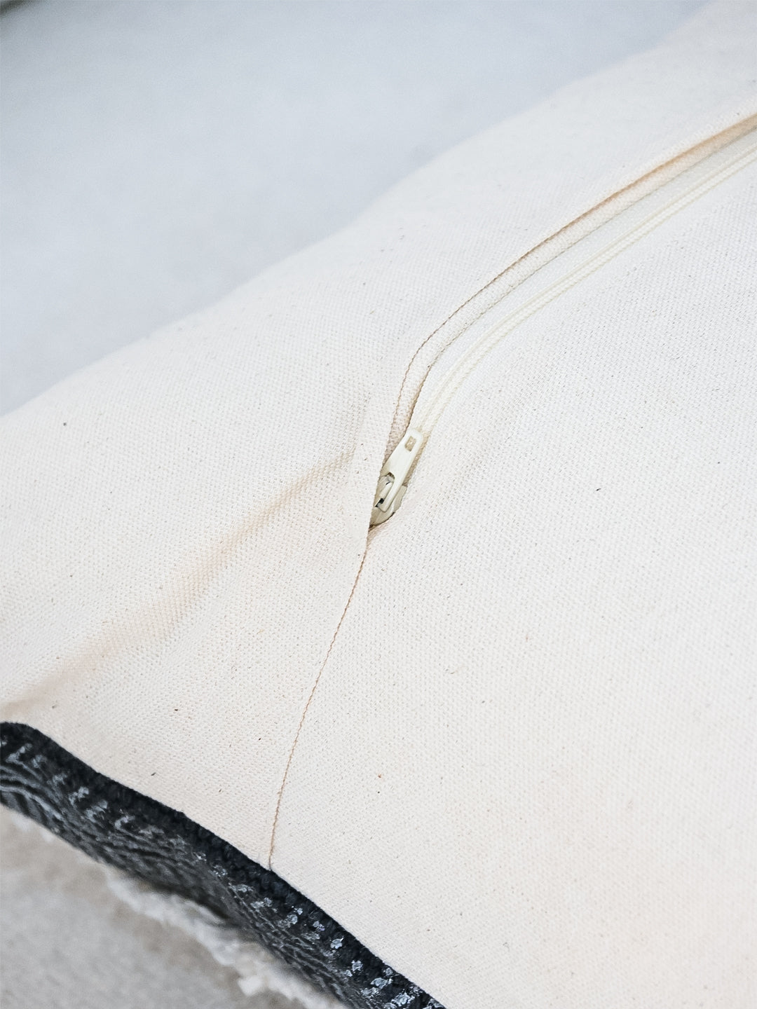 PAXTON - LUMBAR CUSHION COVER - ART AVENUE