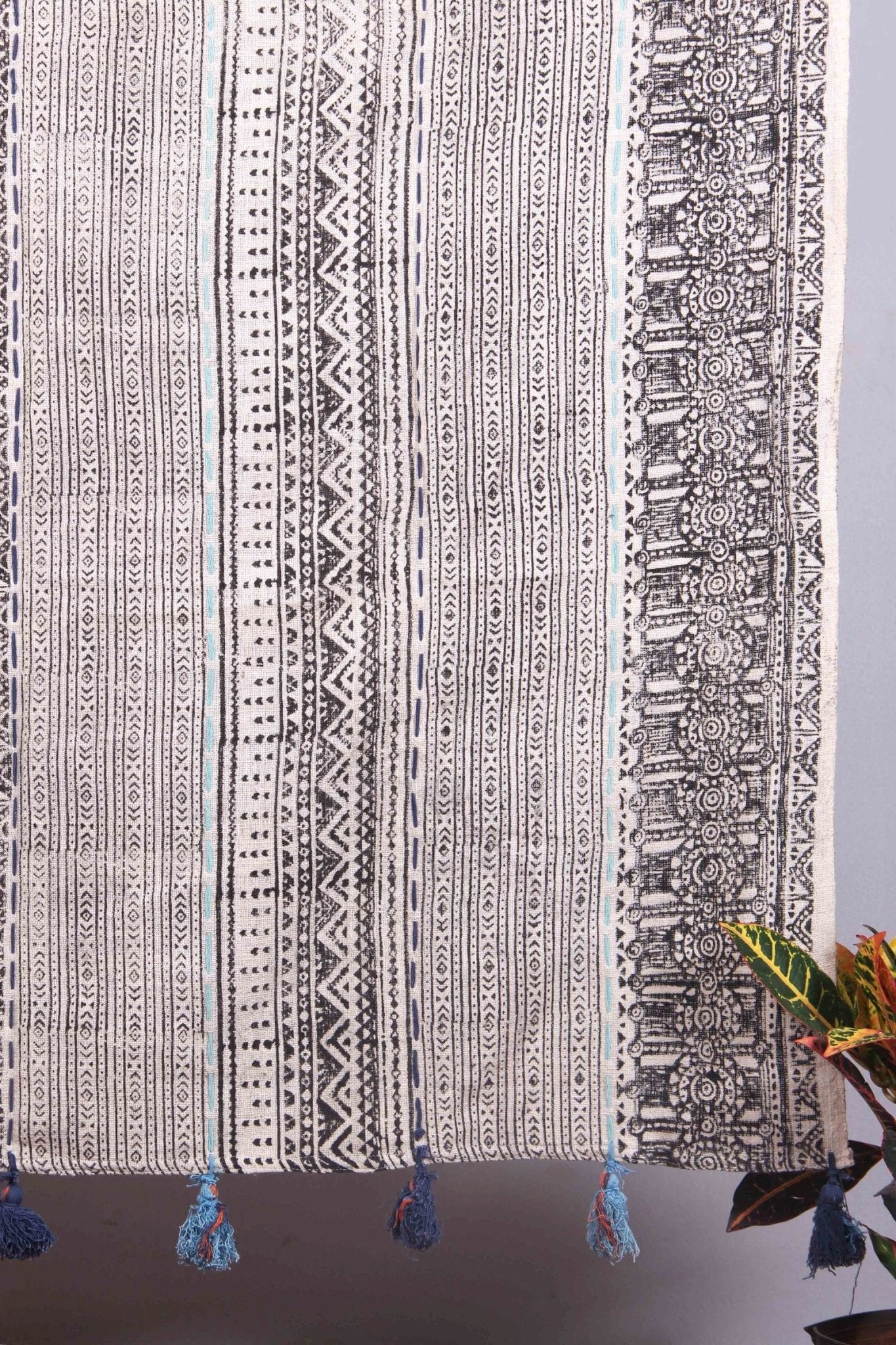 TALE - THROWS - ART AVENUE