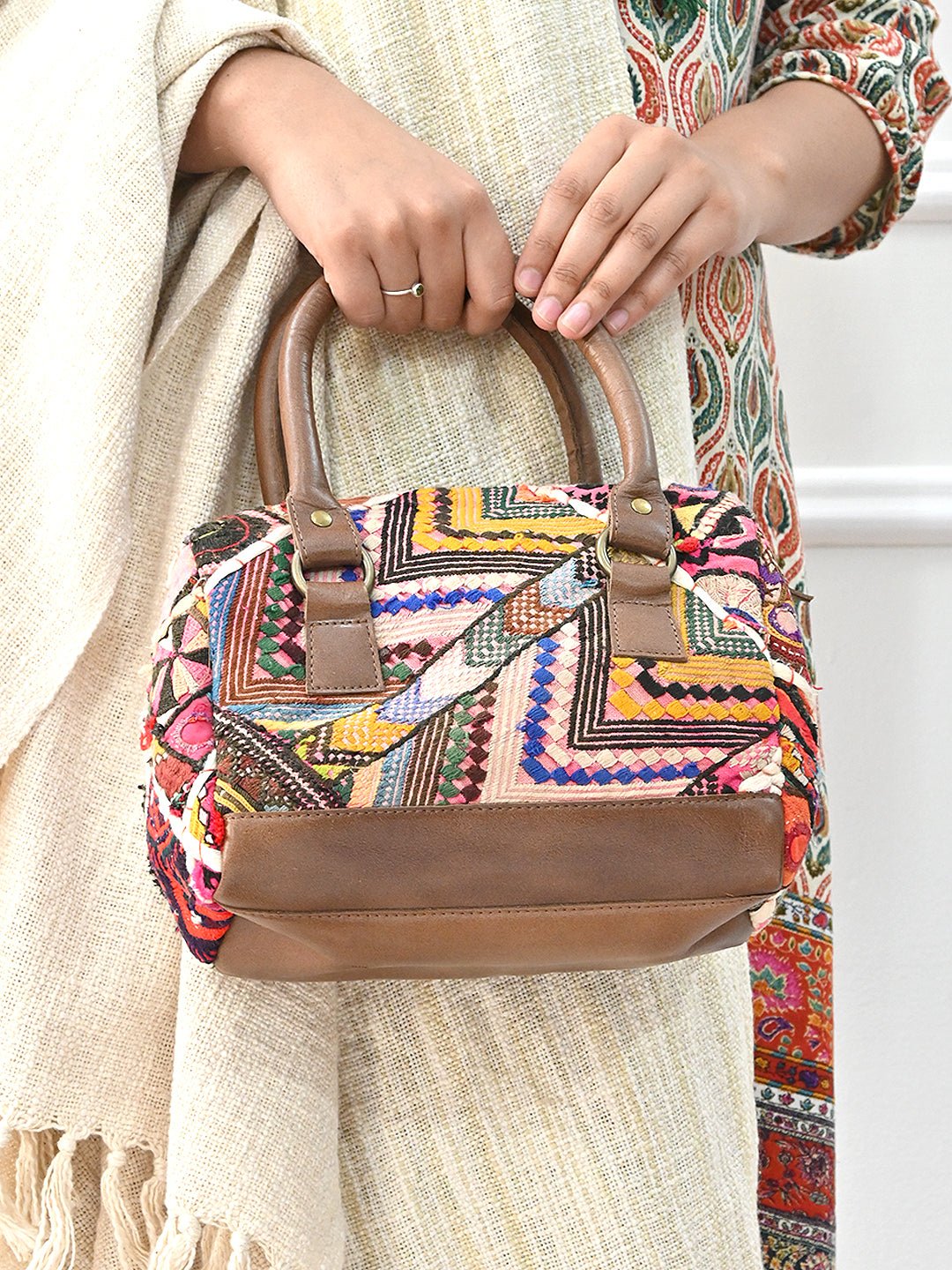 SPARKY - VINTAGE FABRIC PATCHWORK DUFFLE BAG - ART AVENUE