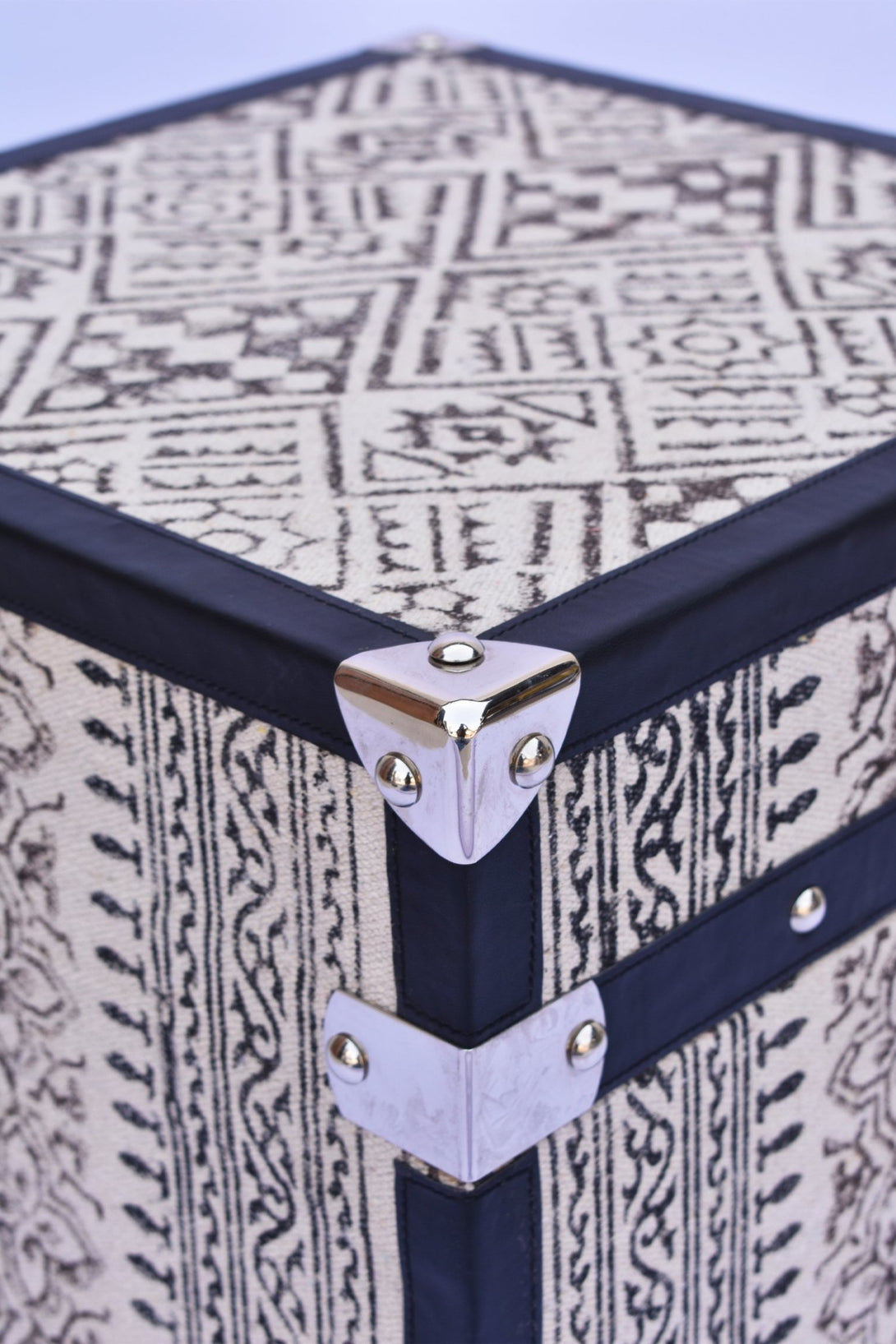 MYSTERY TRUNK - PRINTED FABRIC WITH LEATHER - ART AVENUE