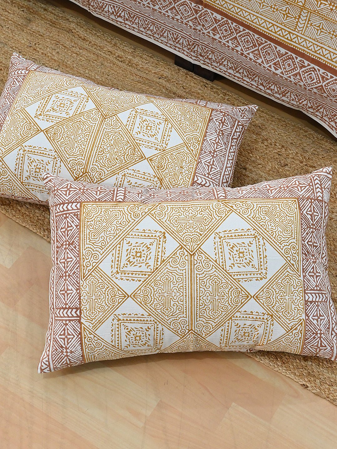 GEOMETRIC EARTHY TONE COTTON PRINTED DOUBLE BEDSHEET WITH PILLOW - ART AVENUE