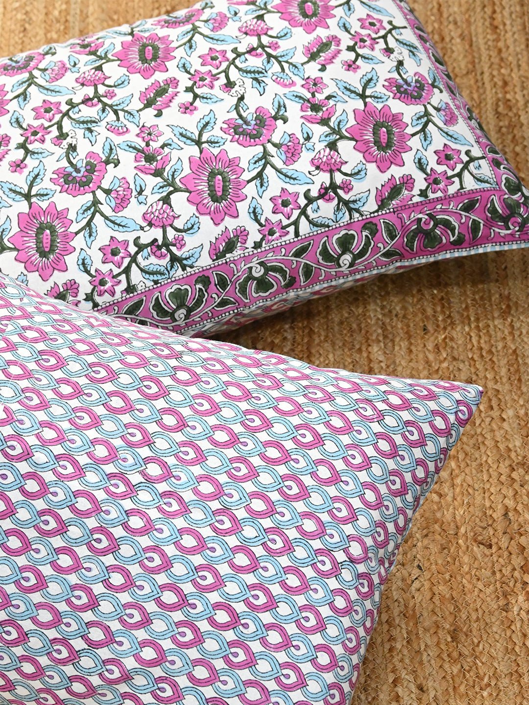 GULMARG PINK COTTON PRINTED DOUBLE BEDSHEET WITH PILLOW - ART AVENUE