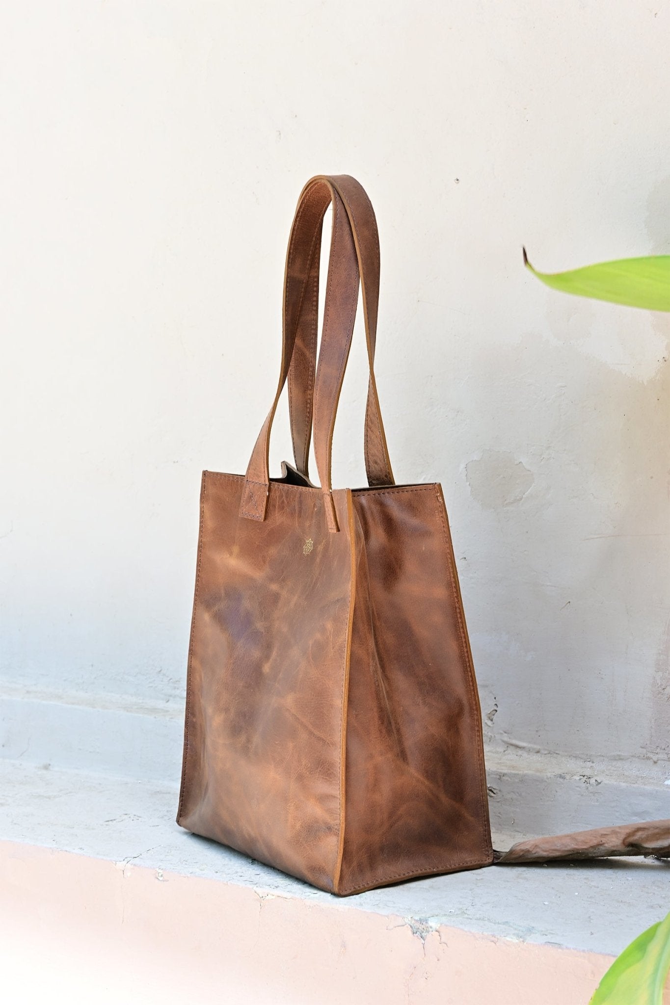 FREEBIE - LEATHER TOTE BAG MEDIUM - ART AVENUE