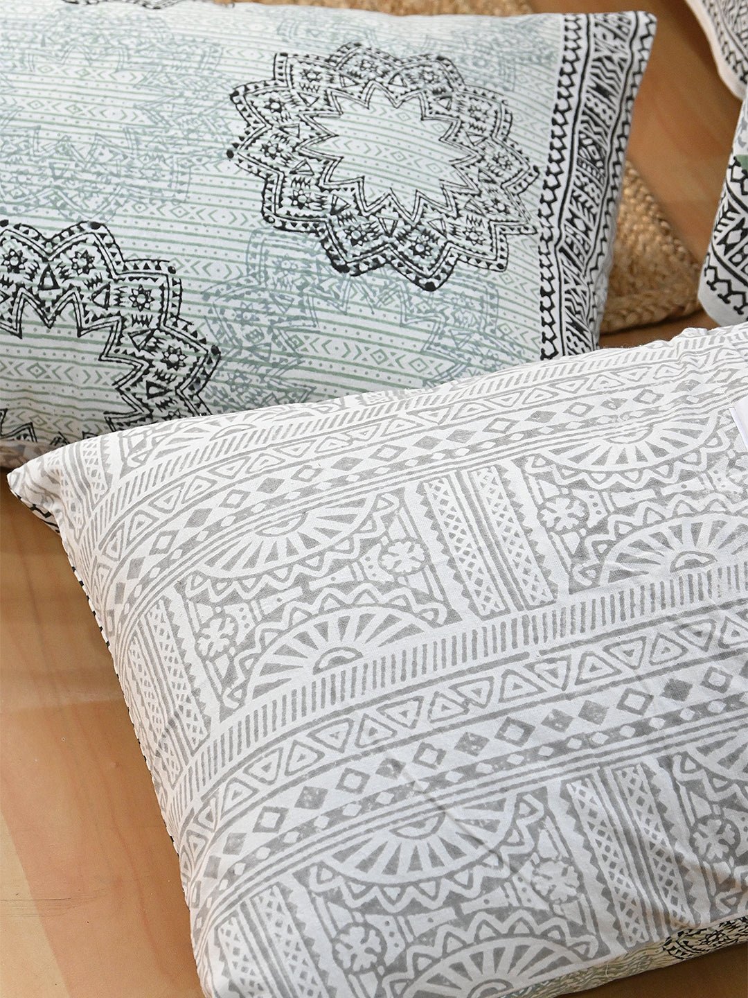 GREY LUXURIOUS COTTON PRINTED DOUBLE BEDSHEET WITH PILLOW - ART AVENUE