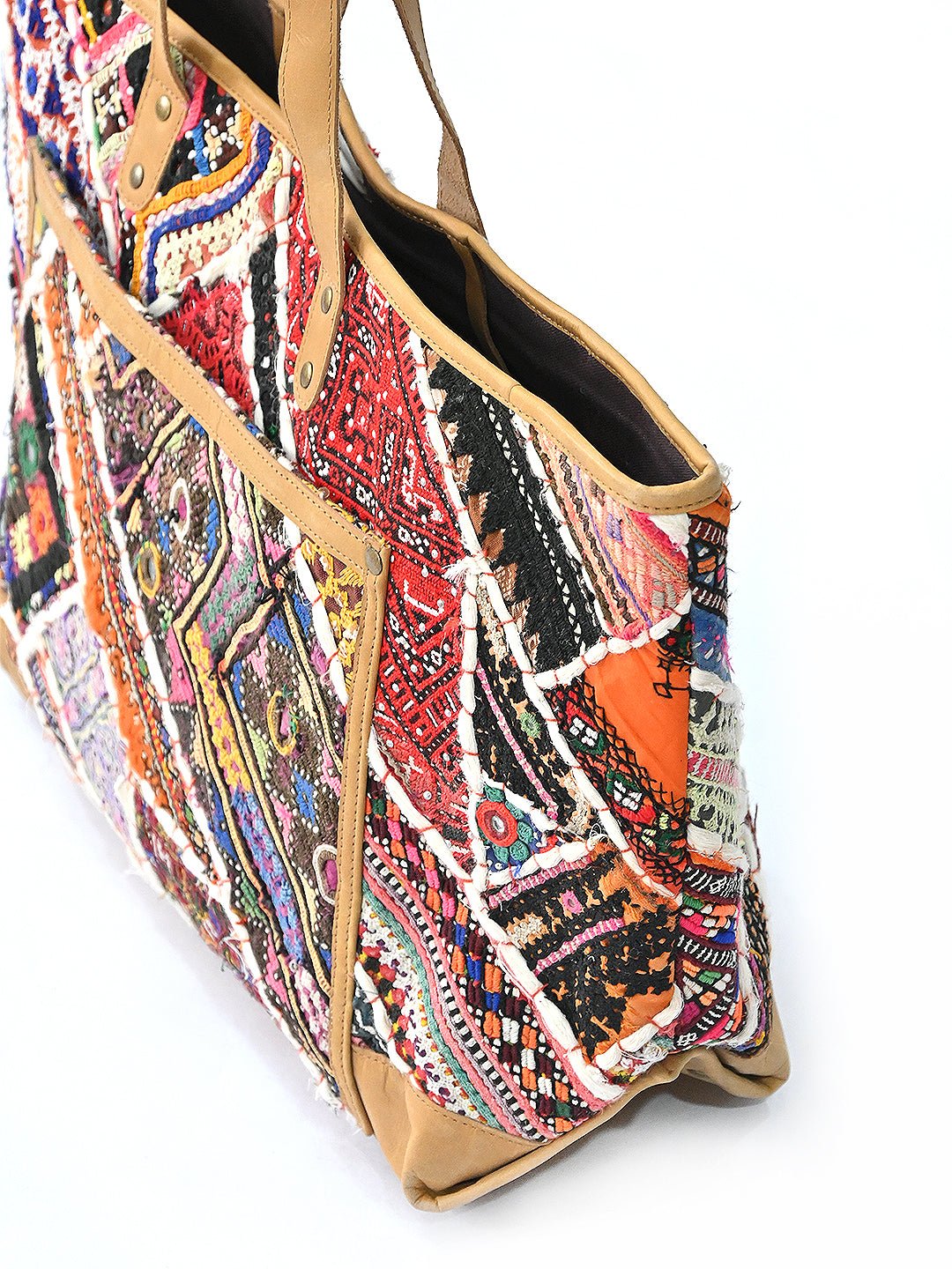 BARREN - VINTAGE FABRIC PATCHWORK HAND BAG - ART AVENUE