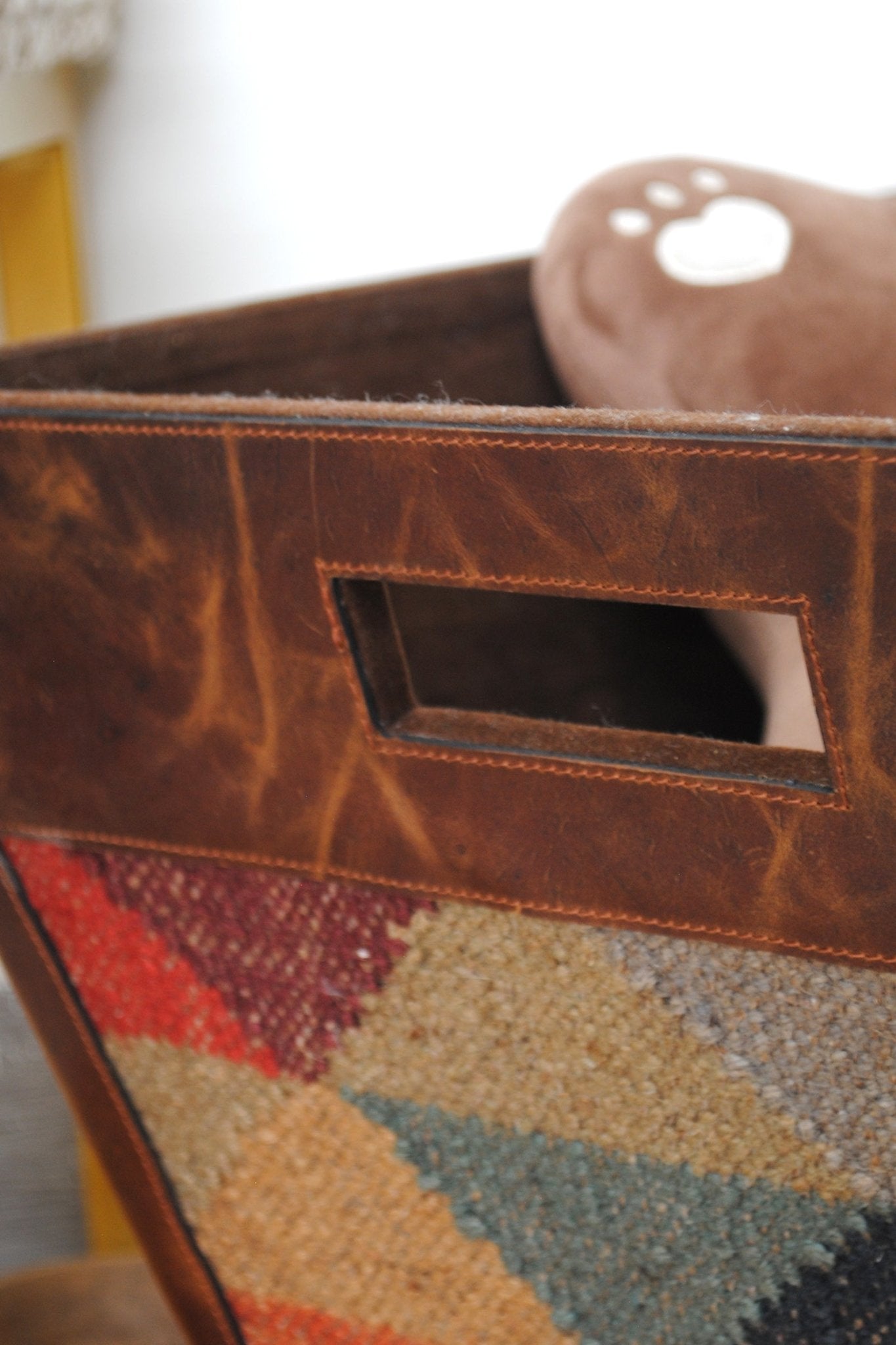 DYLAN -KILM BIN - ART AVENUE