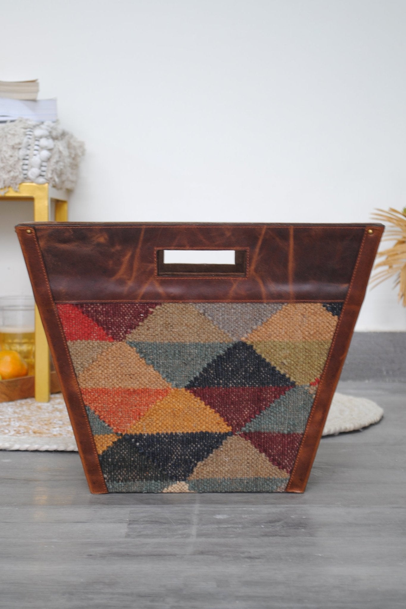 DYLAN -KILM BIN - ART AVENUE