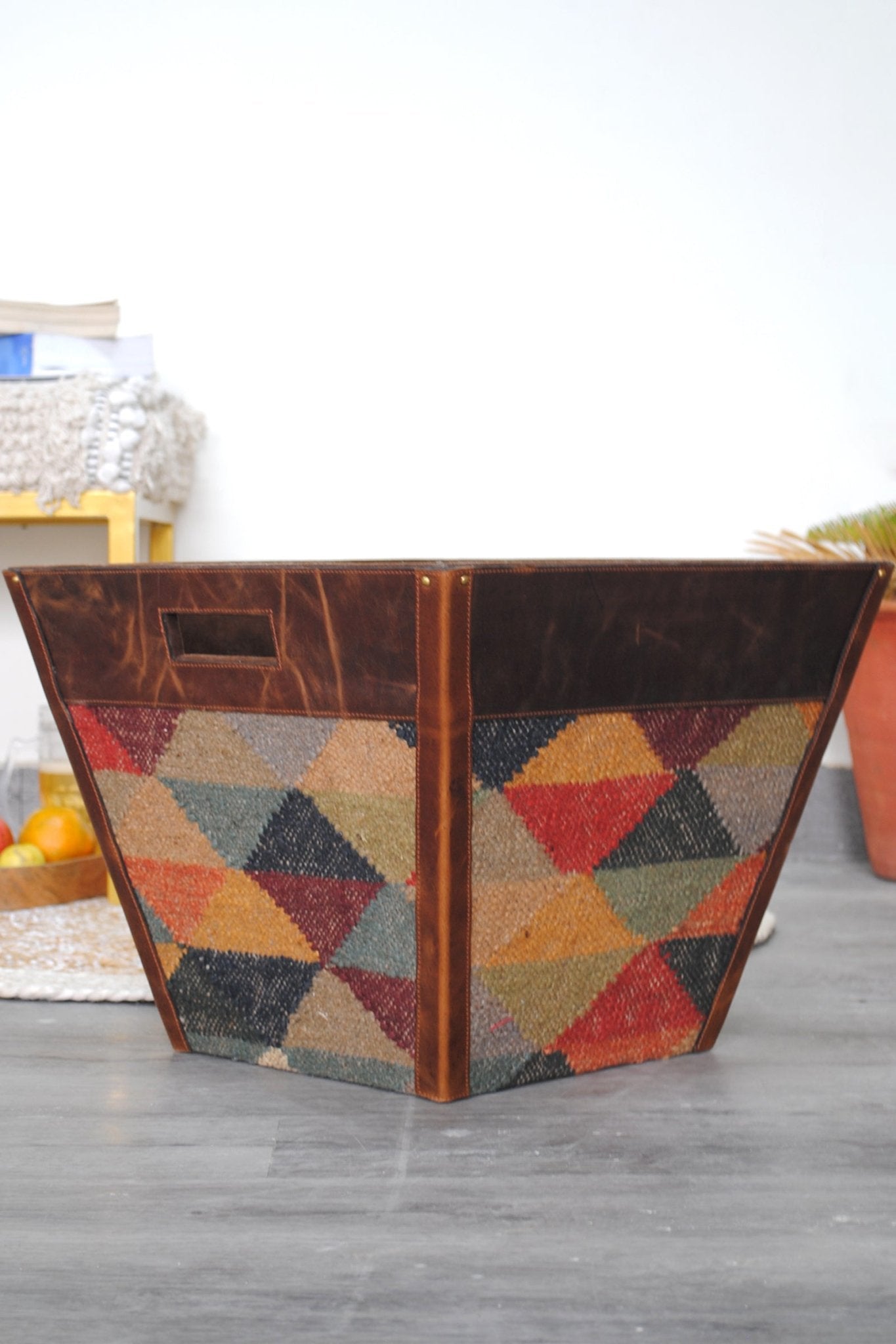 DYLAN -KILM BIN - ART AVENUE