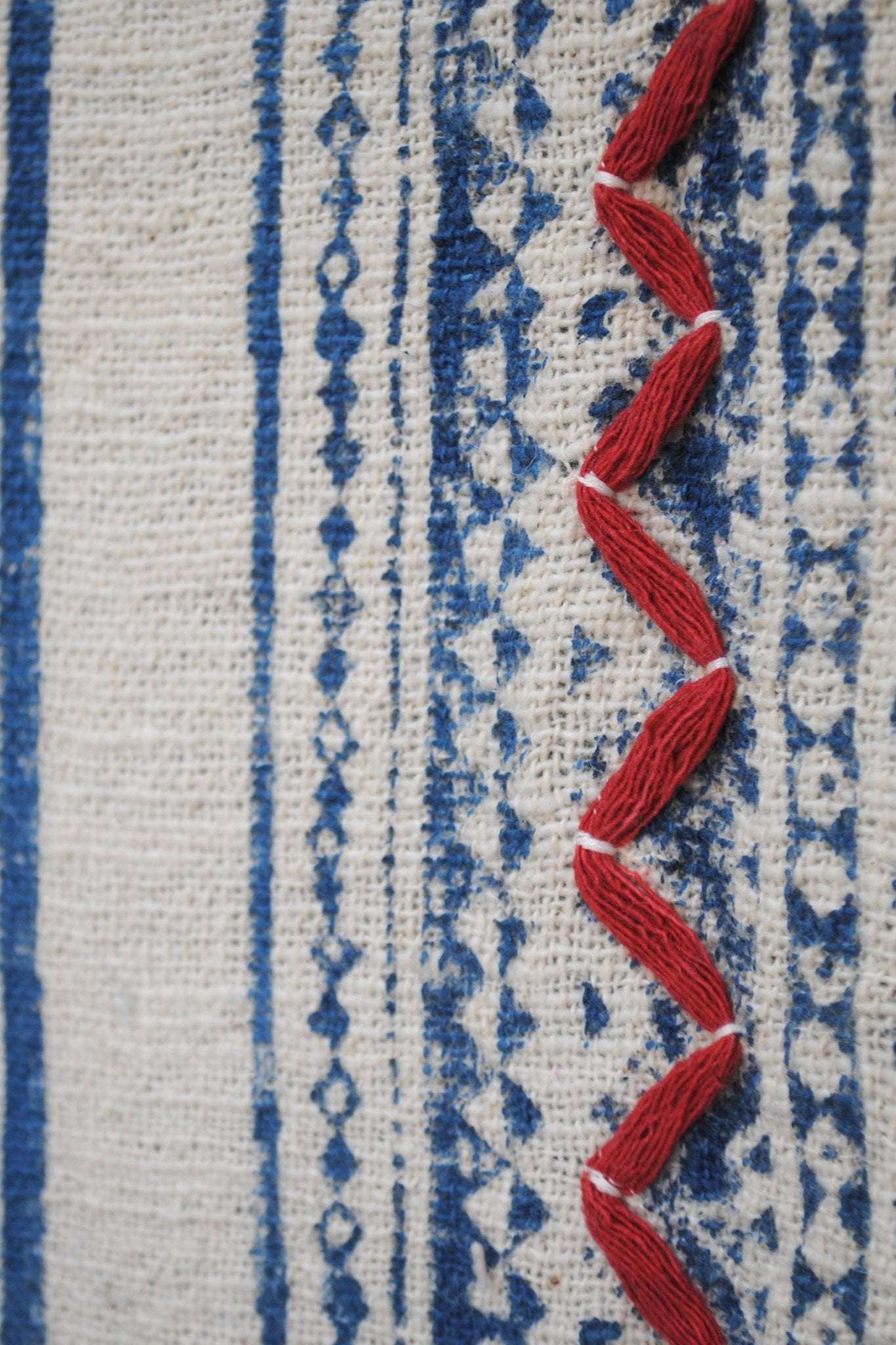 RAVINE -PRINTED THROWS - ART AVENUE