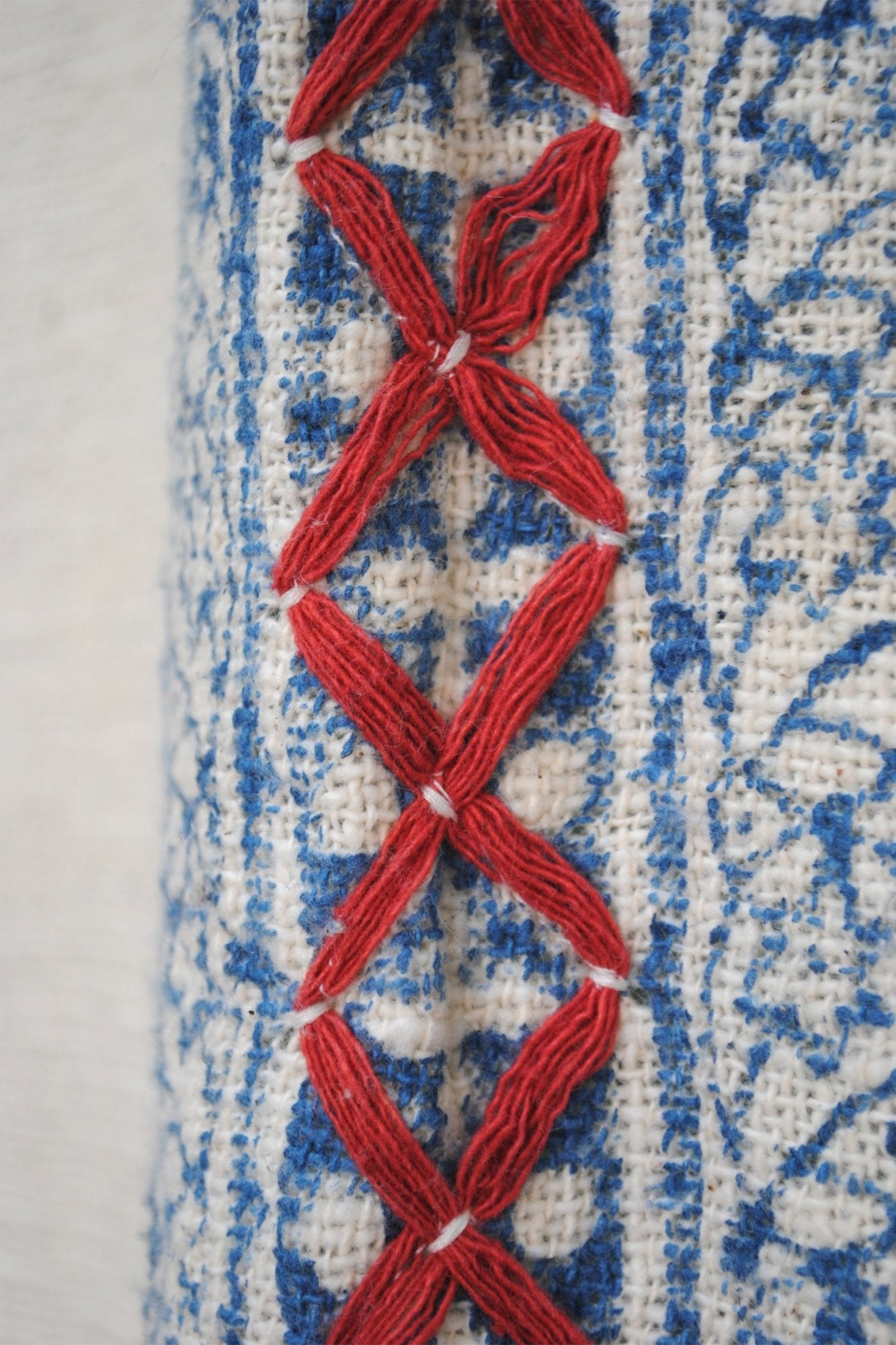 RAVINE -PRINTED THROWS - ART AVENUE