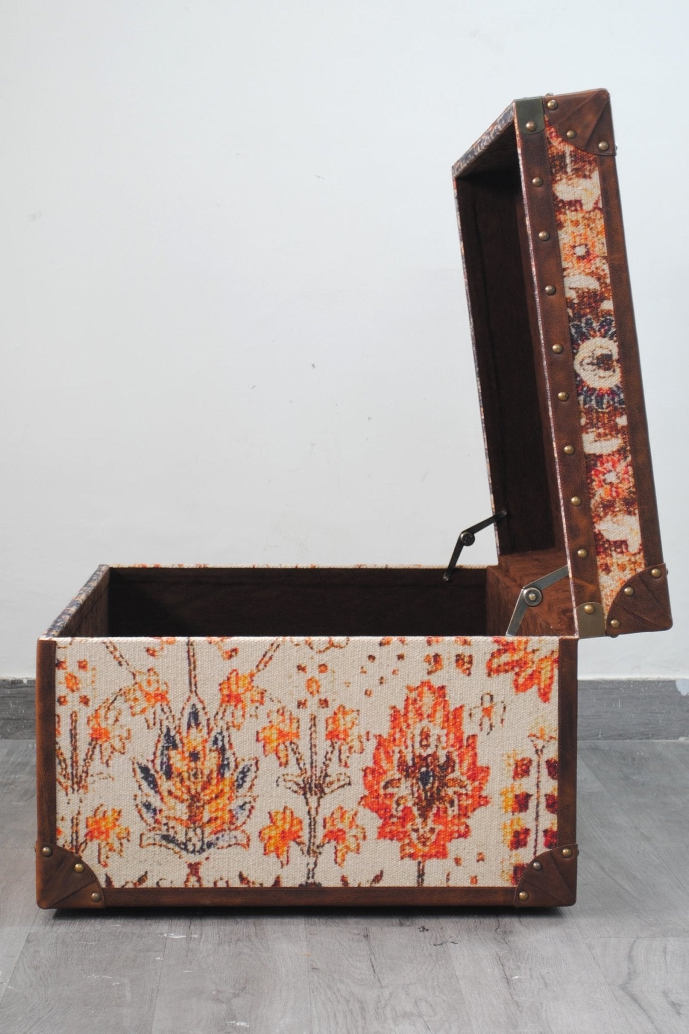 TERRAIN - TRUNK - ART AVENUE