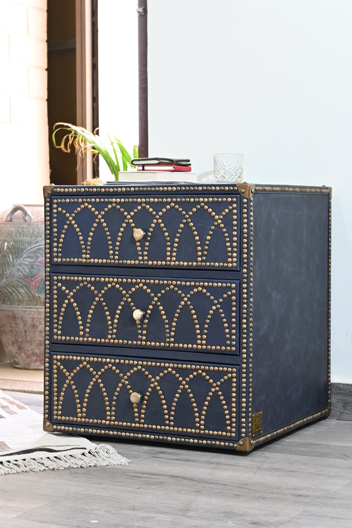 AMY - CHEST OF DRAWERS - LEATHER - ART AVENUE