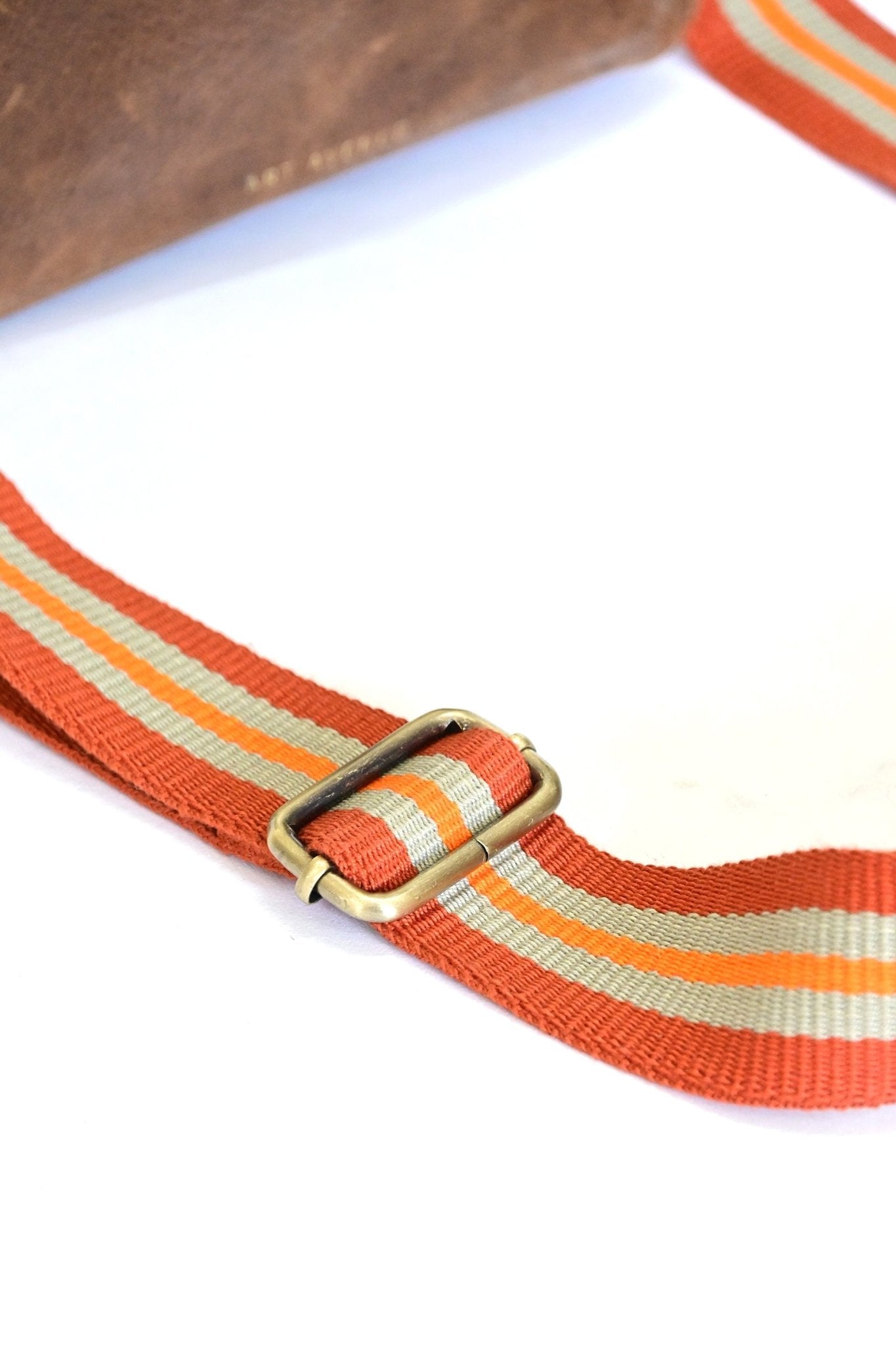 HARISSON - LEATHER SLING BAG - ART AVENUE