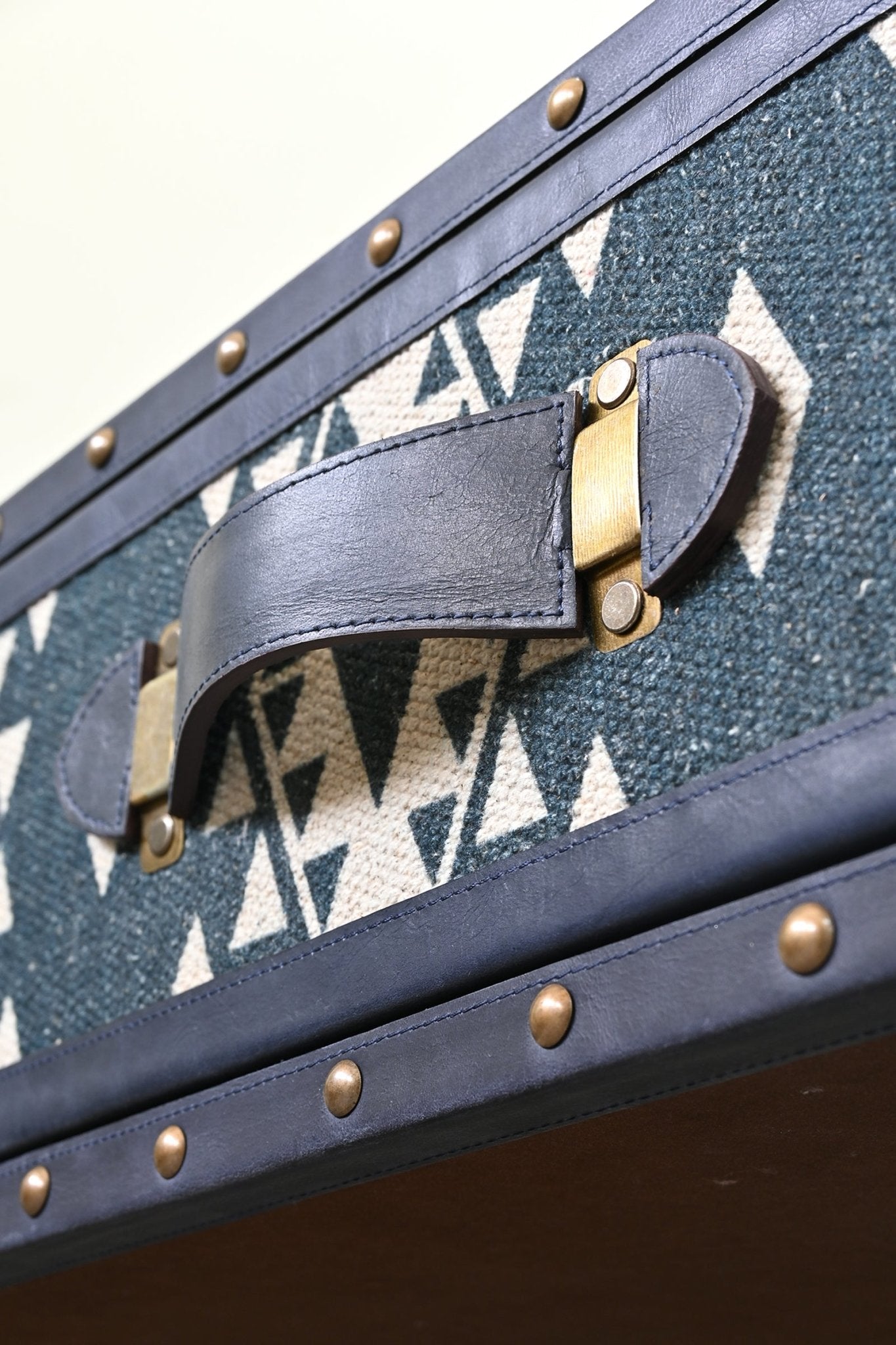 SKY COFFEE TABLE IN LEATHER WITH METAL LEGS - ART AVENUE