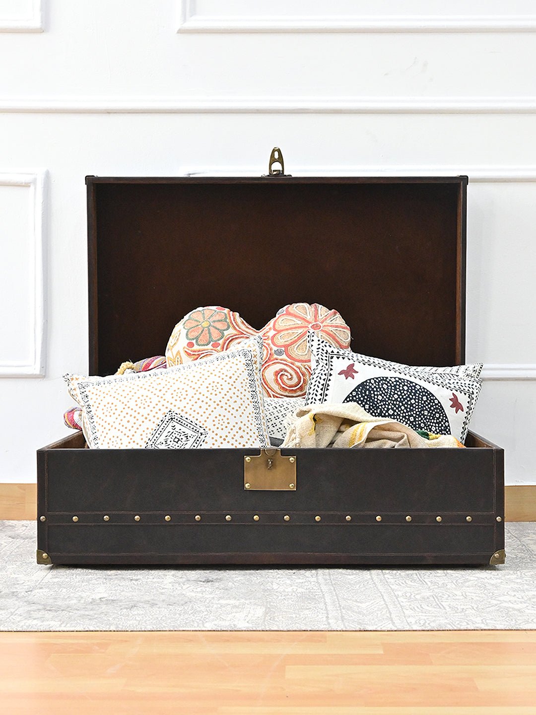 CORAL - LEATHER TRUNK - ART AVENUE