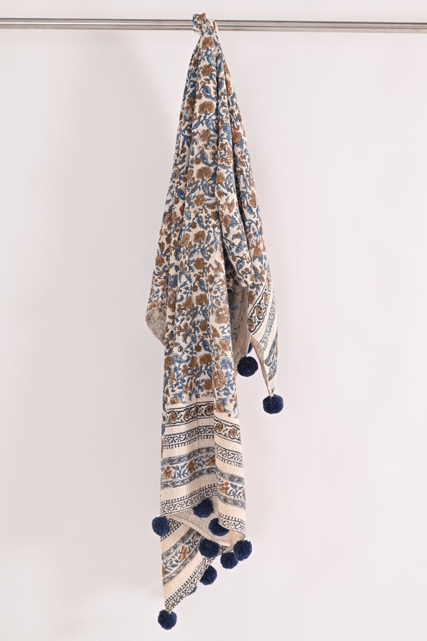 SAINT- THROWS - ART AVENUE