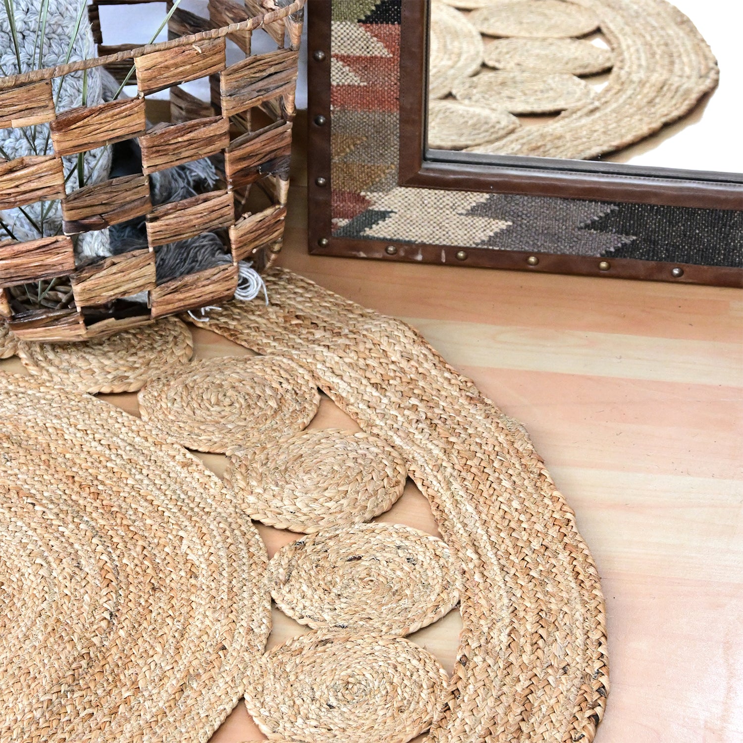 ENGAGE - ROUND JUTE RUG - ART AVENUE