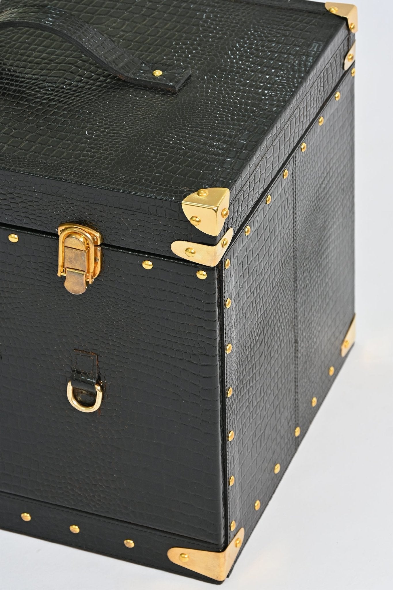 MILANO PORTABLE LEATHER BAR CABINET - ART AVENUE