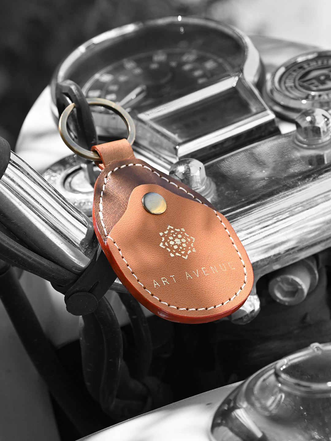 STYLISH LEATHER KEYCHAIN 4 - ART AVENUE