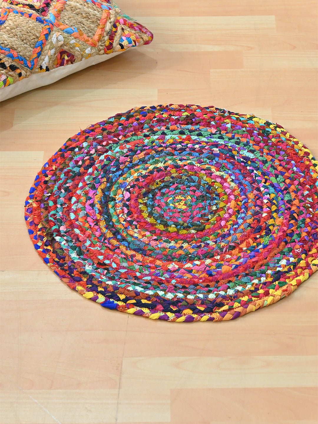 JUSTIFIED - ROUND JUTE RUG - ART AVENUE