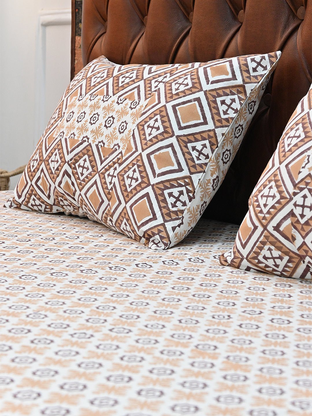 TARA BROWN COTTON PRINTED DOUBLE BEDSHEET WITH PILLOW - ART AVENUE
