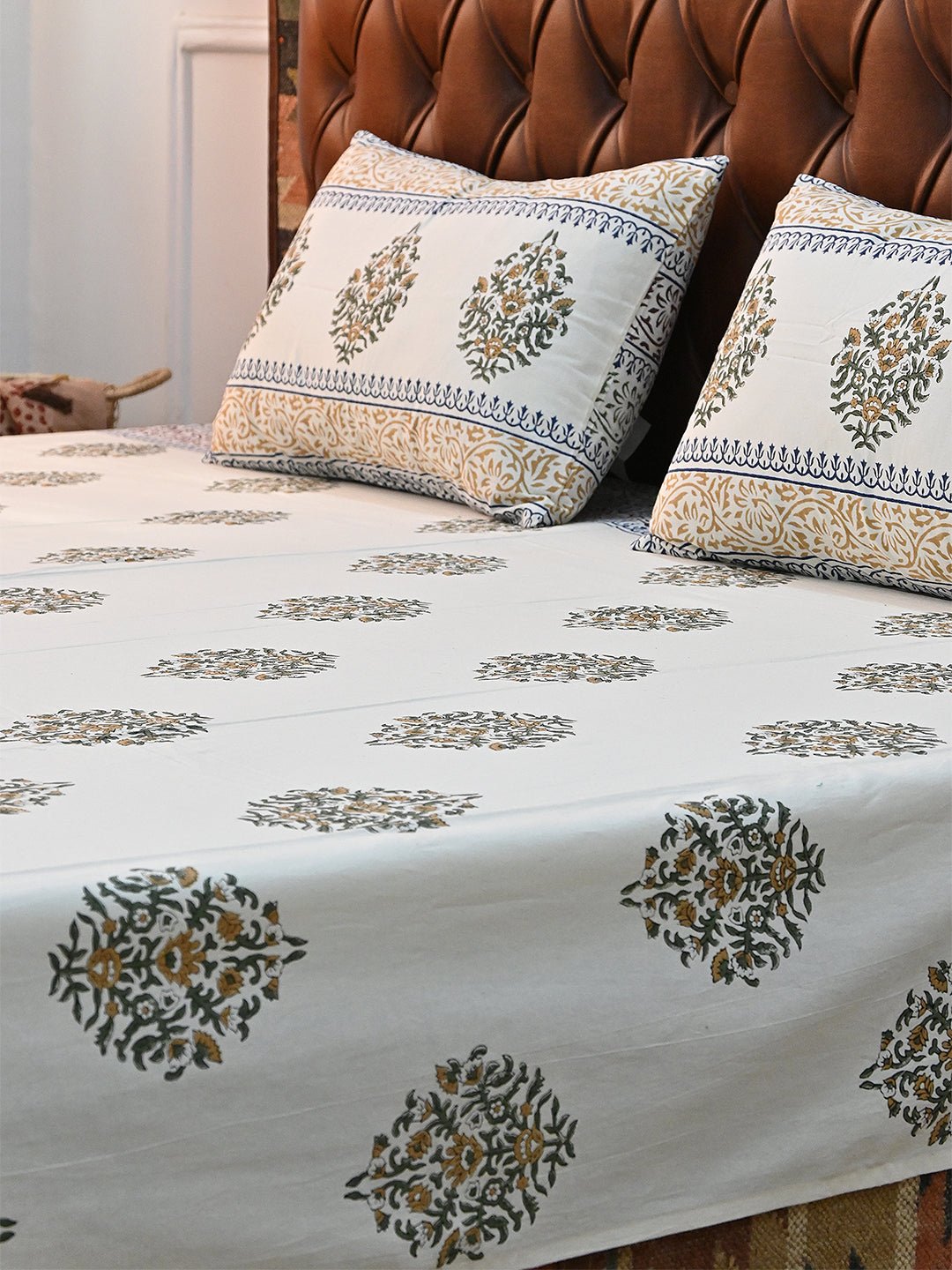 ARANYA BUTA COTTON PRINTED DOUBLE BEDSHEET WITH PILLOW - ART AVENUE