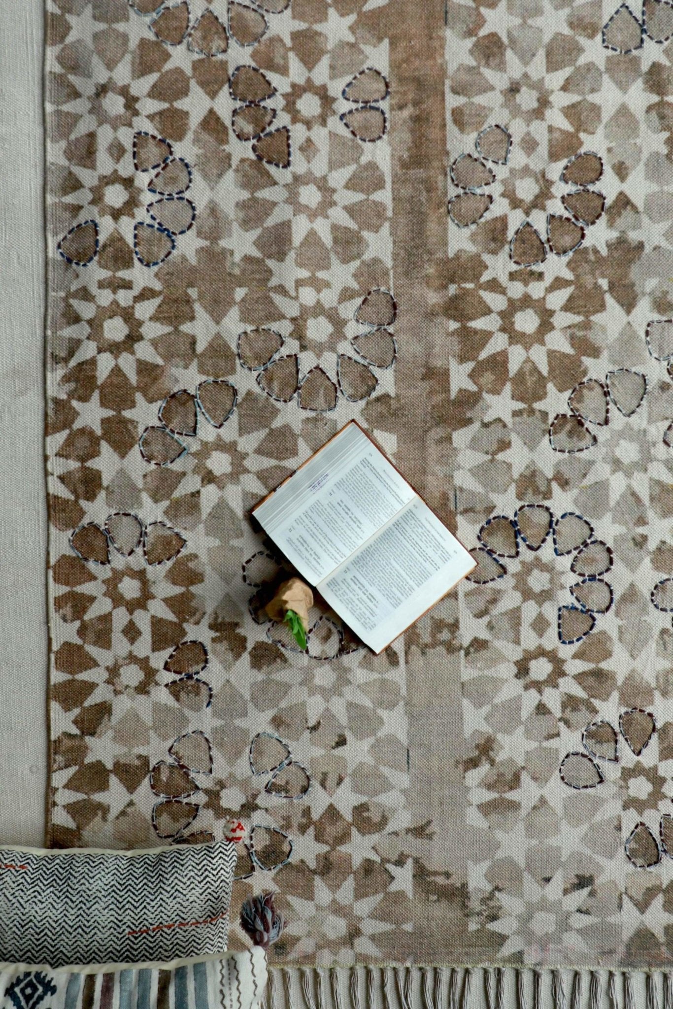 BEHRUR - PRINTED RUG - MUD BROWN - ART AVENUE