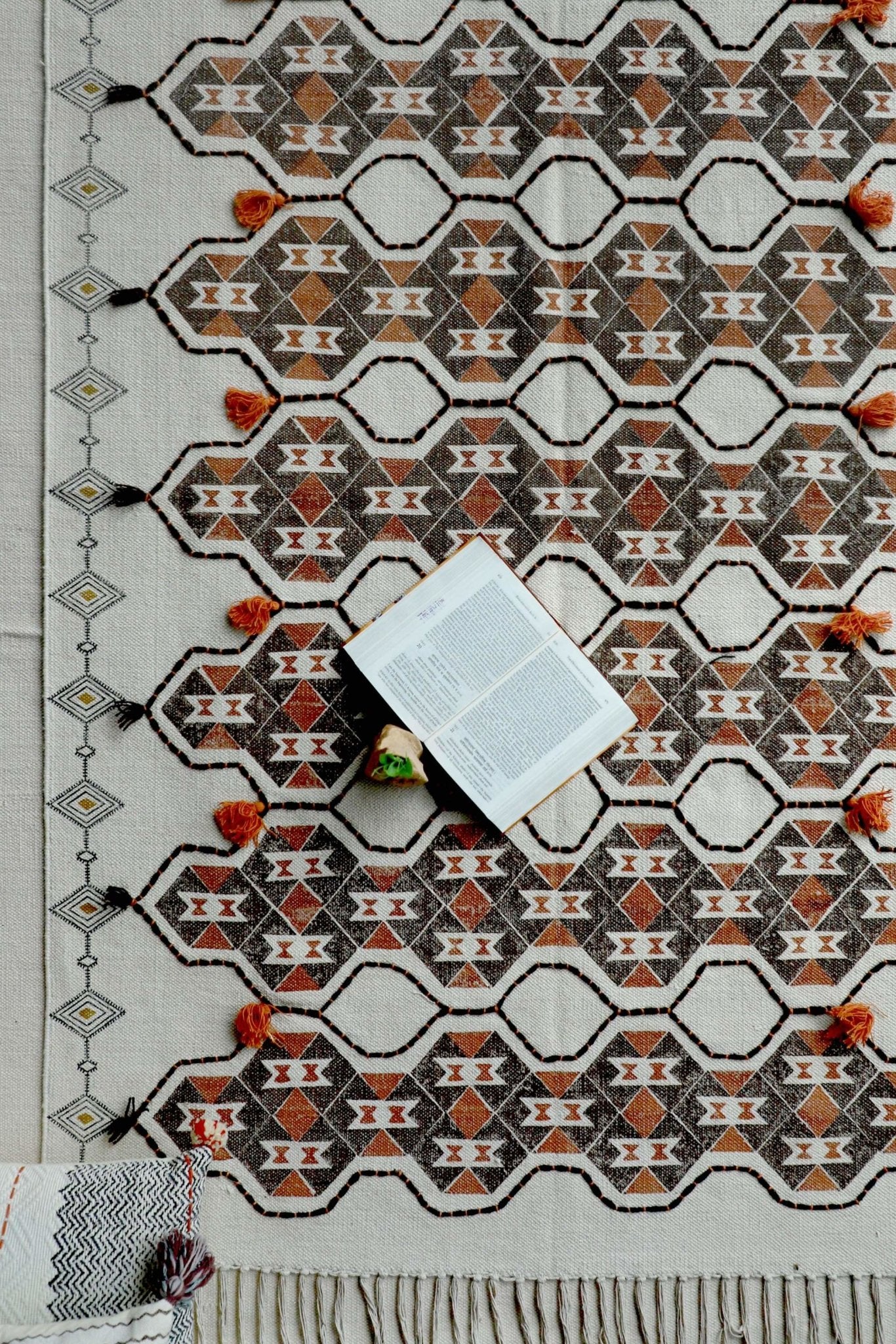 BHIWADI - BLOCK PRINTED RUG - BROWN - ART AVENUE