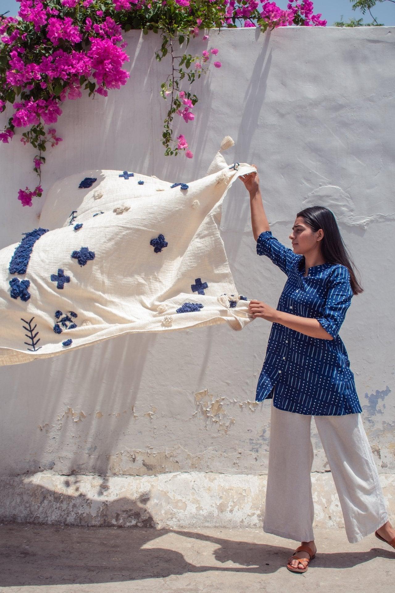 ANGUILLA - THROWS - ART AVENUE