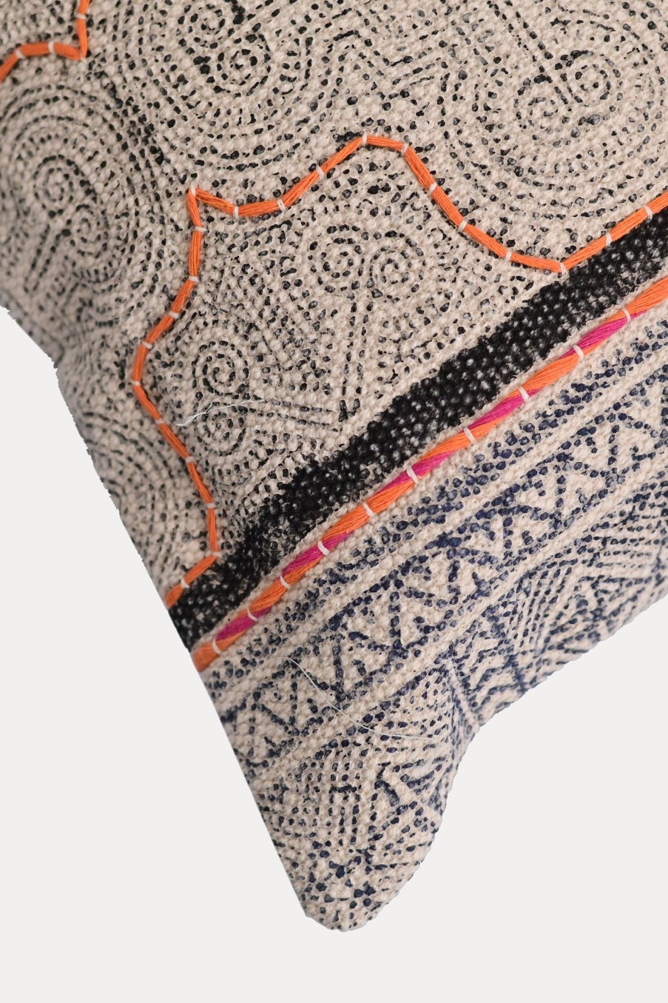 CATHAL- LUMBAR CUSHION COVER - BLACK - ART AVENUE