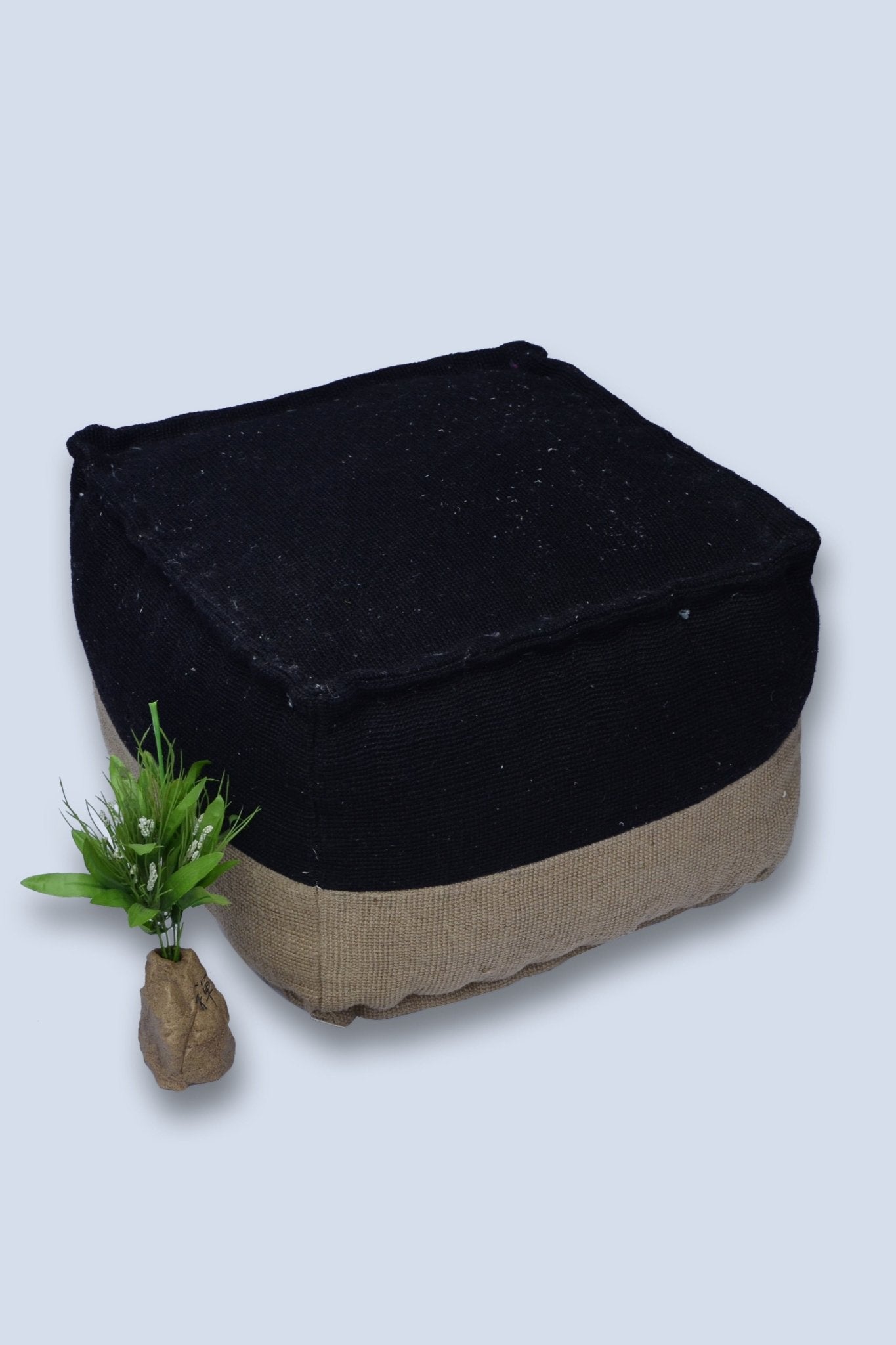 CENTER - CUBICAL POUF-BLACK - ART AVENUE