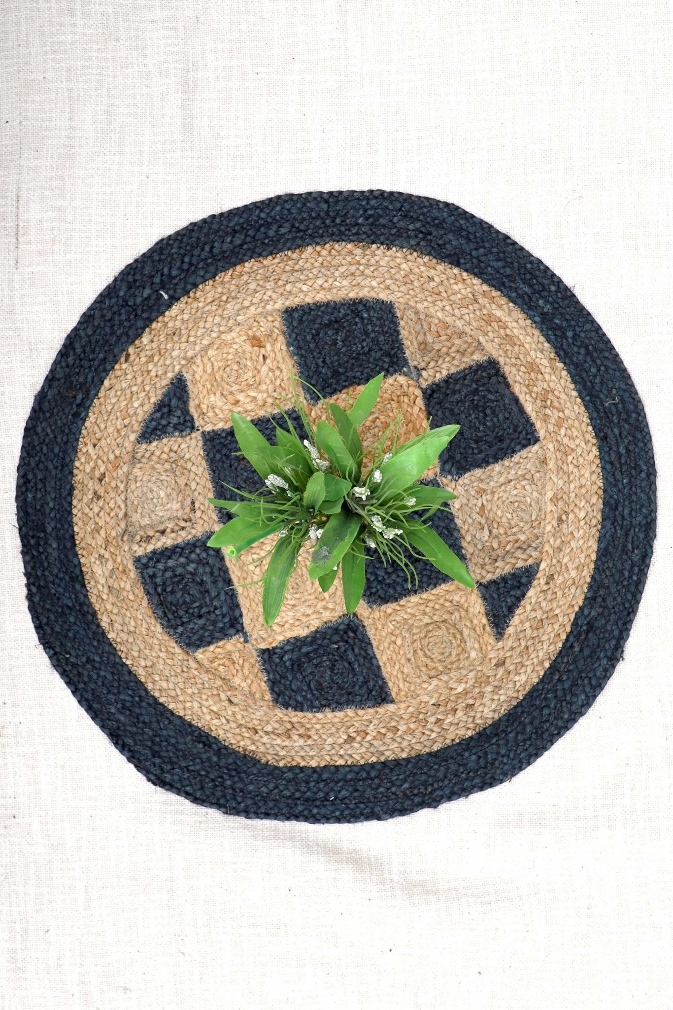 CHECK - ROUND JUTE RUG - ART AVENUE