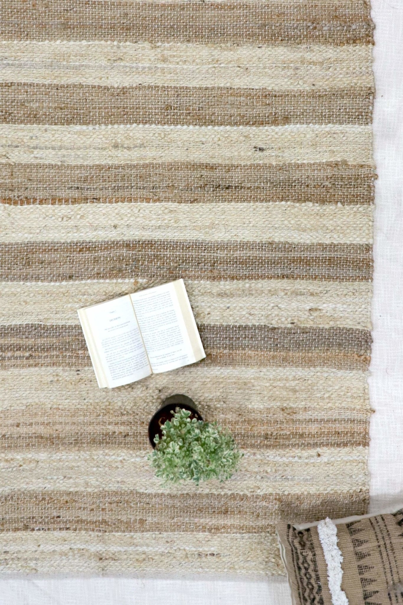 DEEPLINE - HANDWOVEN RUG - BROWN - ART AVENUE