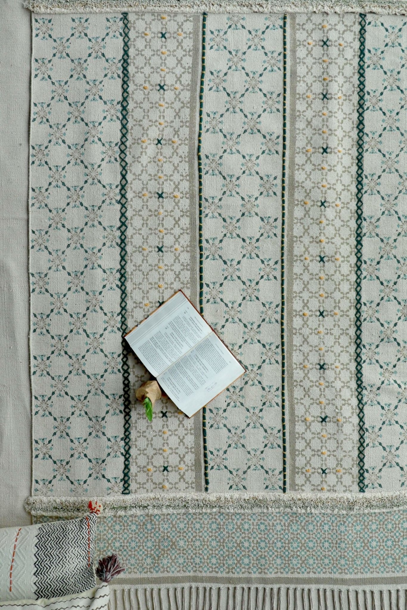 DEORI-BLOCK PRINTED RUG - GREEN - ART AVENUE