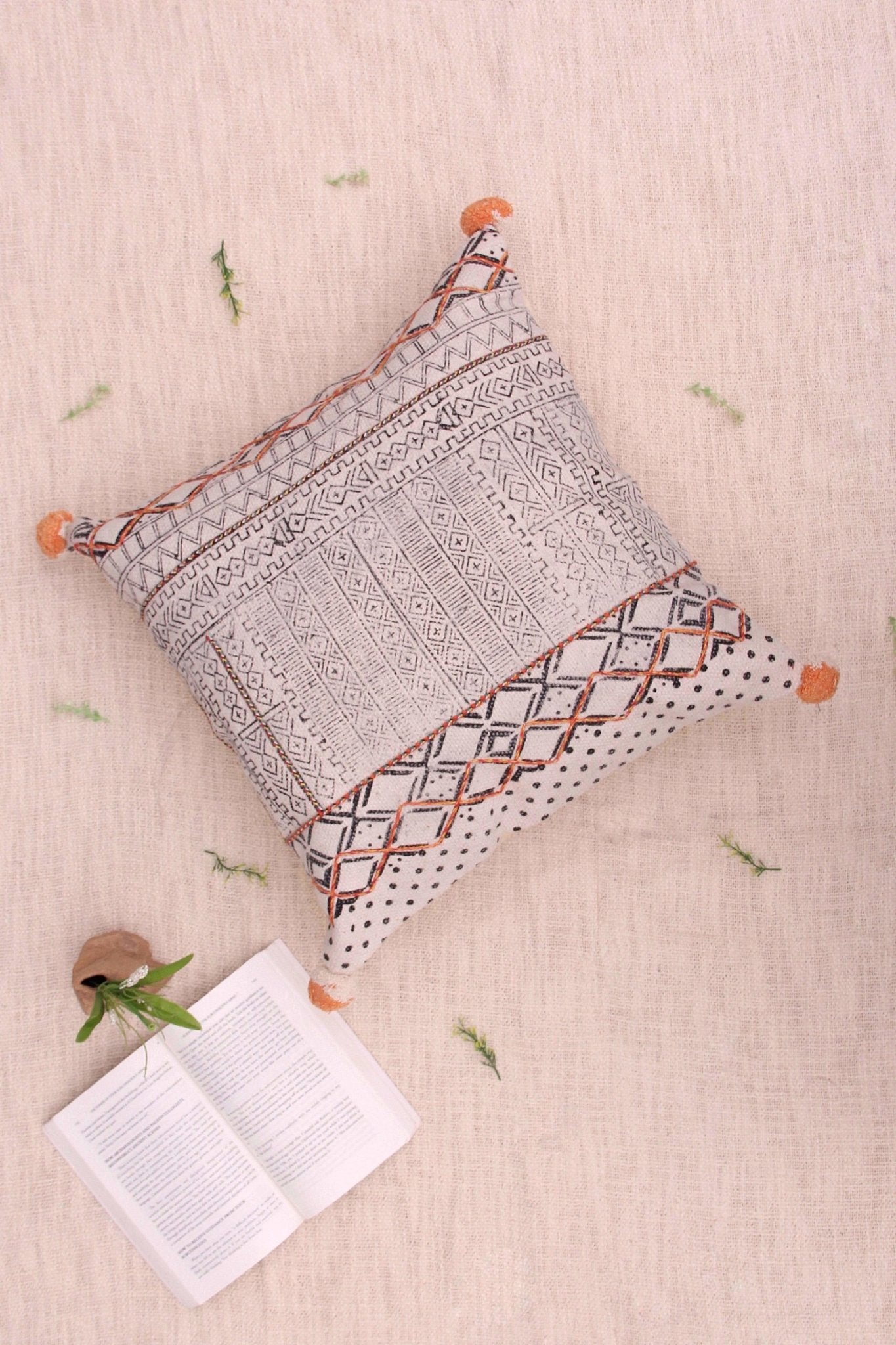 DOTS - SQUARE CUSHION COVER -BLACK - ART AVENUE