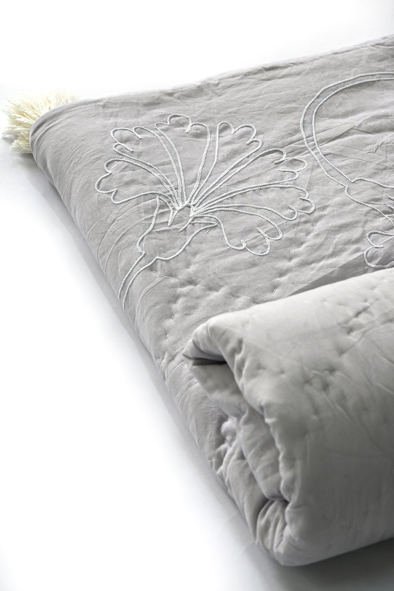 EVERETT QUILT/RAZAI SET WITH PILLOW COVERS - ART AVENUE