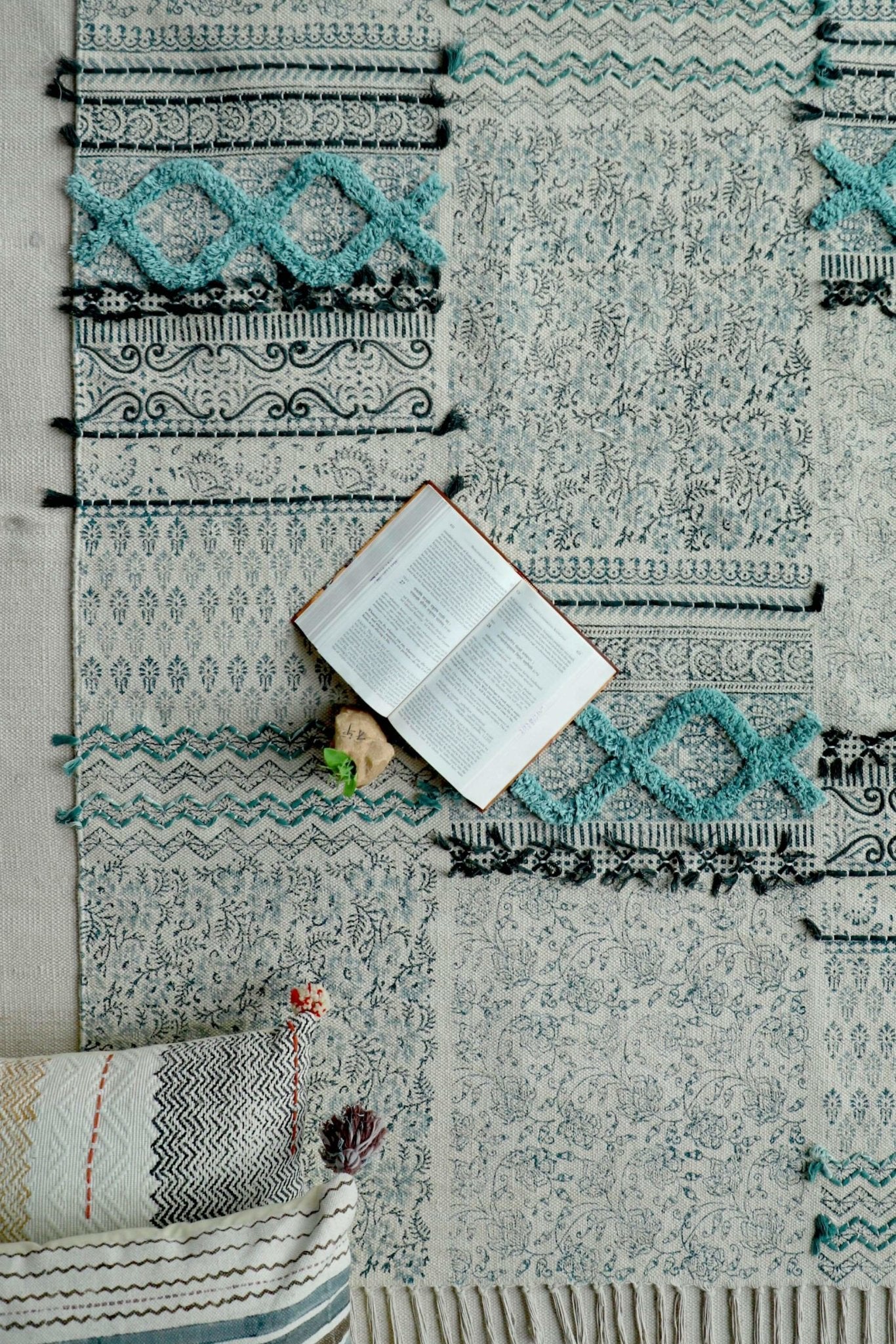 FALNA- BLOCK PRINTED RUG - BLUE - ART AVENUE