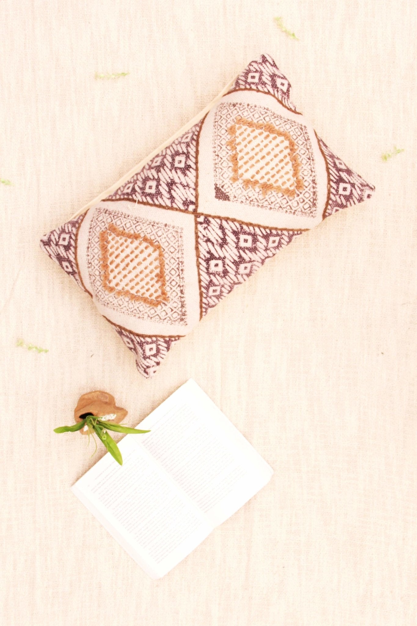 KITE - LUMBAR CUSHION COVER - ART AVENUE