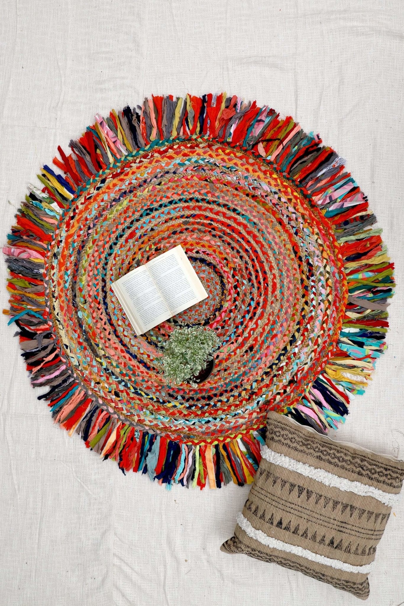 OUT -ROUND RUG -MULTICOLOUR - ART AVENUE