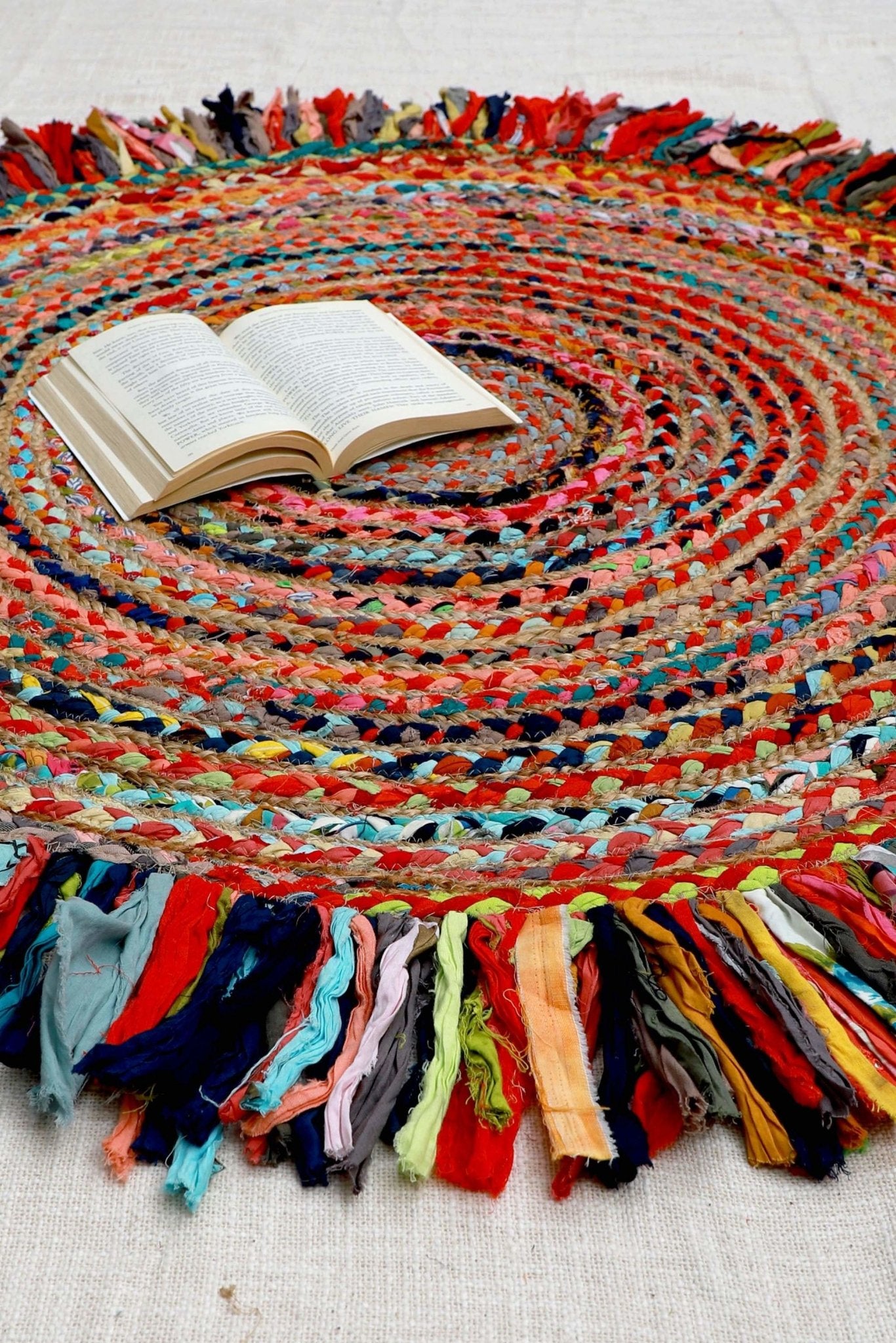 OUT -ROUND RUG -MULTICOLOUR - ART AVENUE